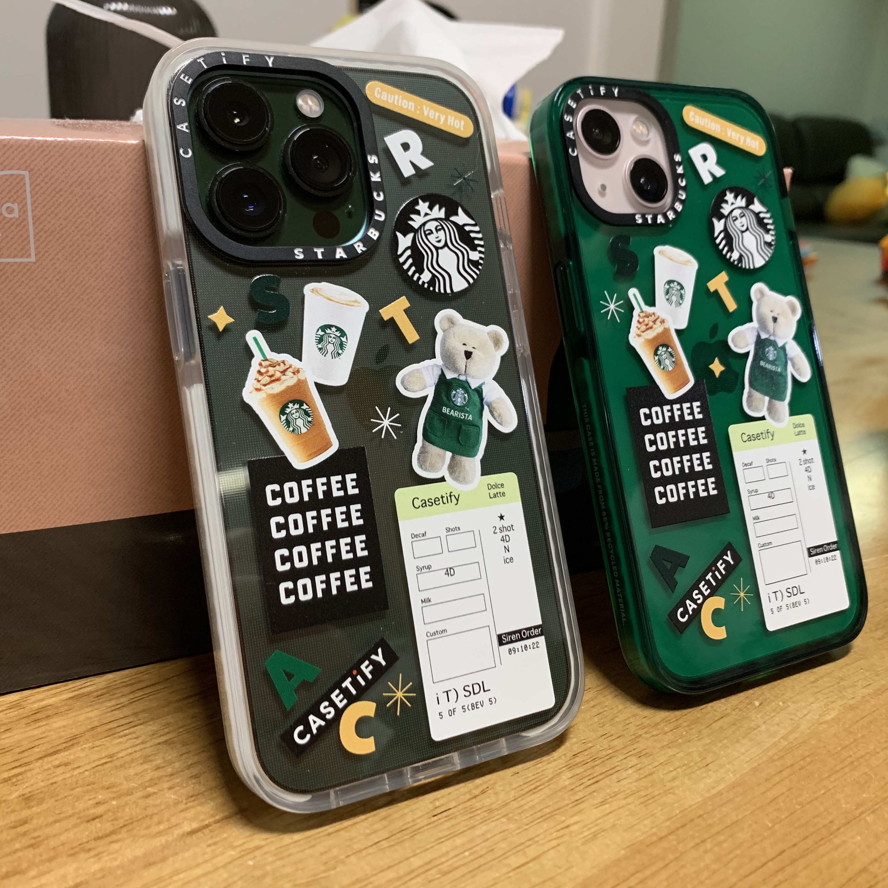 Casetify x Starbucks Icon Impact iPhone Case Clear 착용 스타일 - 2