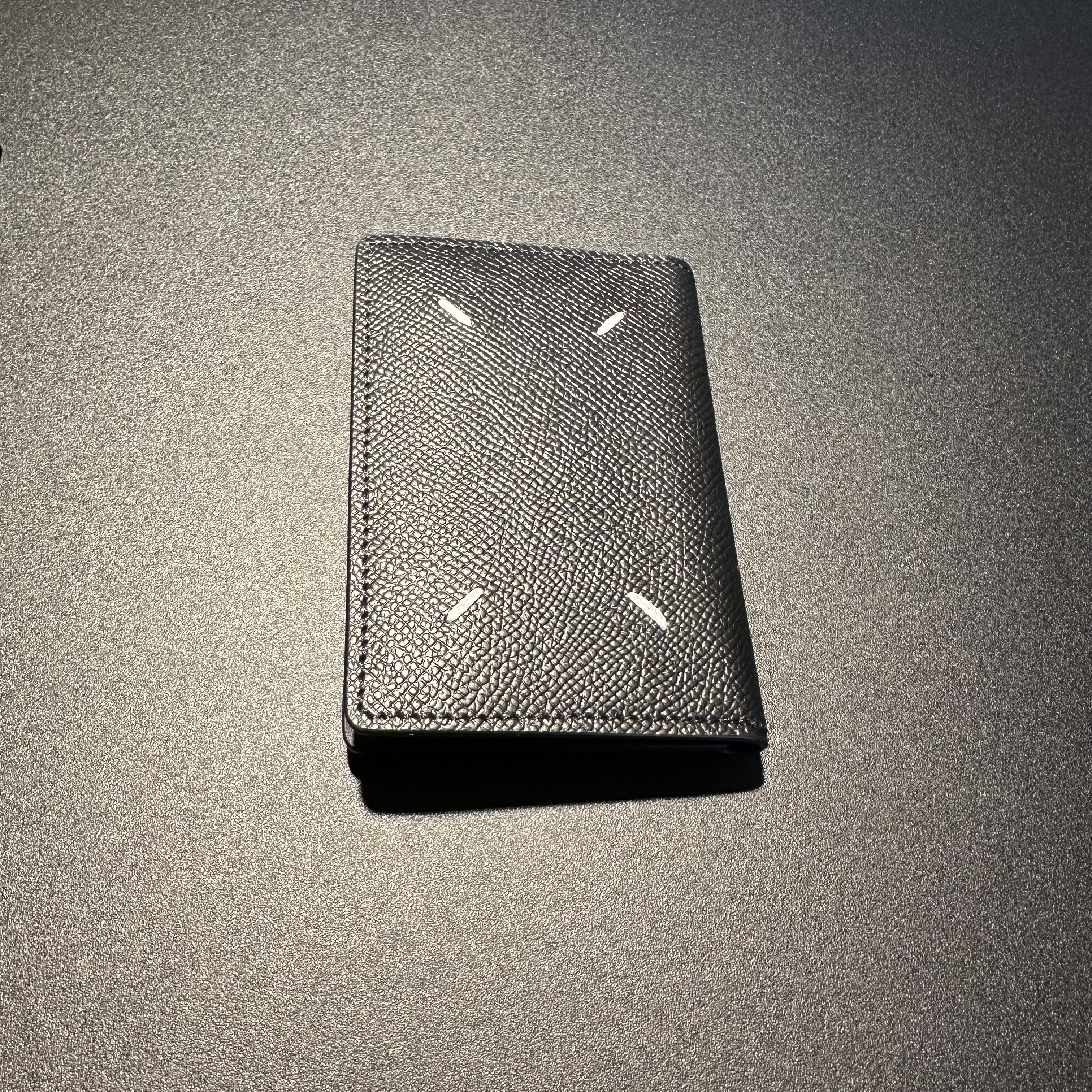 Maison Margiela Leather Bi-Fold Card Holder Black 착용 스타일