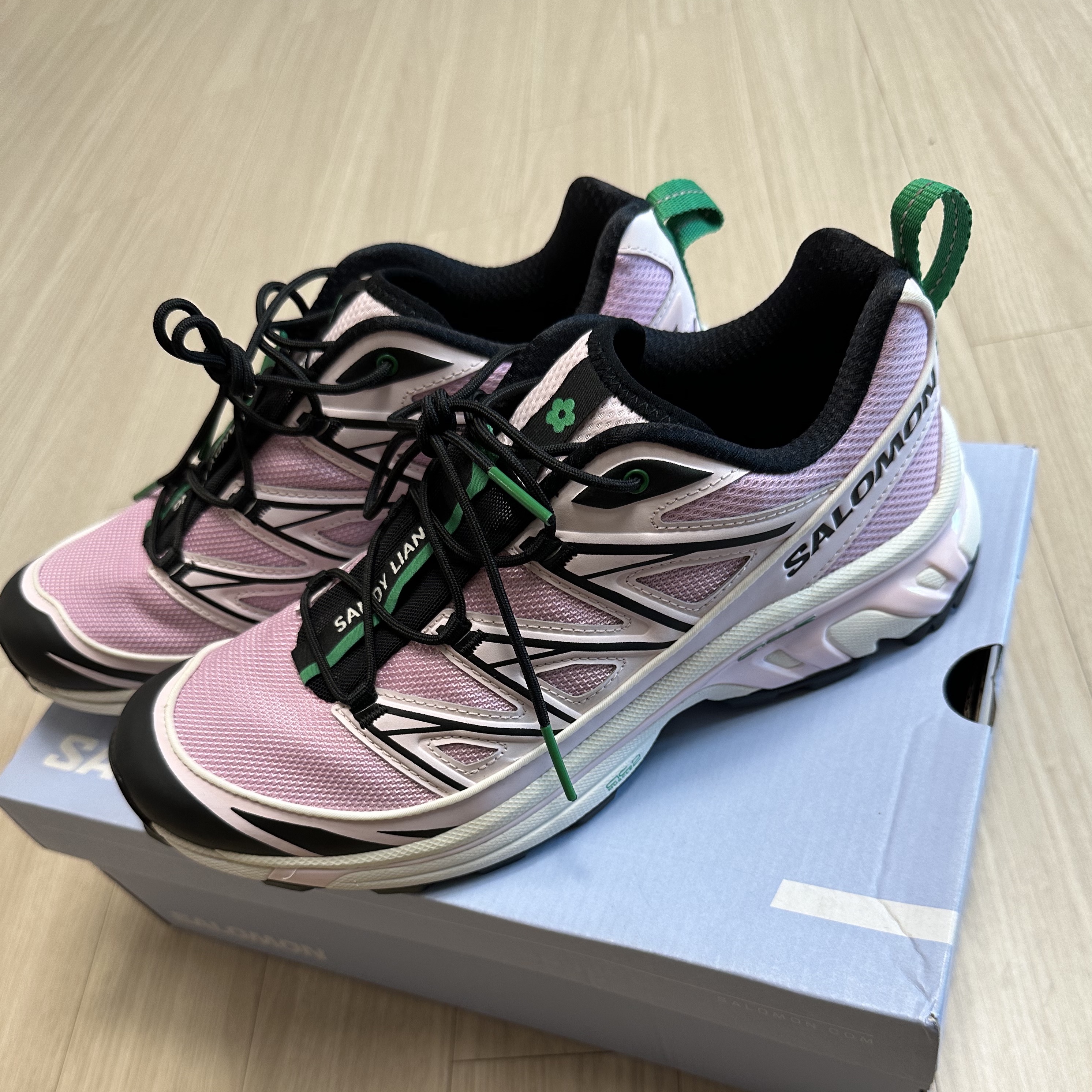 Salomon x Sandy Liang XT-6 Expanse Cradle Pink, Asics Gel-Kayano 14 White Slate Grey 착용 스타일 - 3