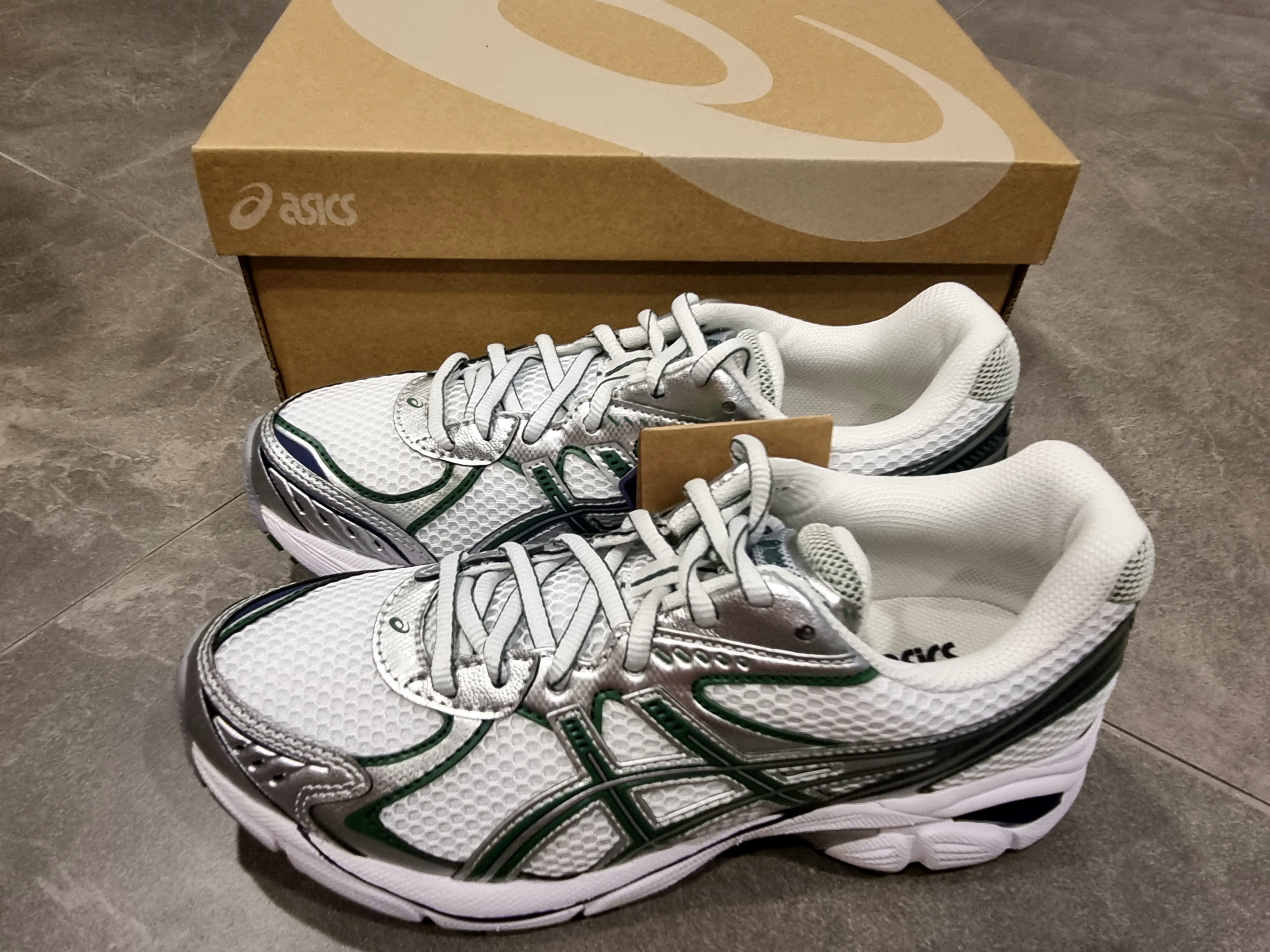 Asics GT-2160 White Shamrock Green 착용 스타일 - 5