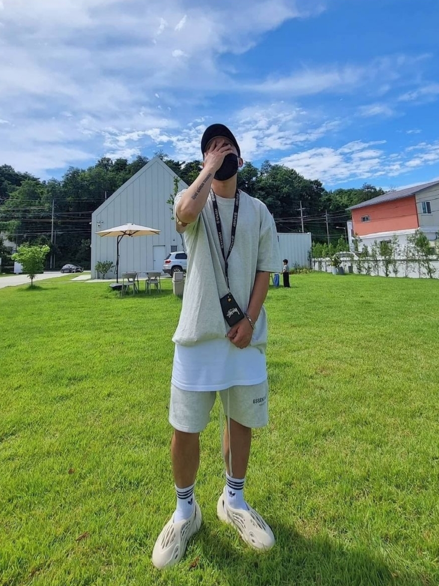 Essentials T-Shirt Oatmeal - 21SS, Essentials Sweatshorts Oatmeal - 21SS 착용 스타일