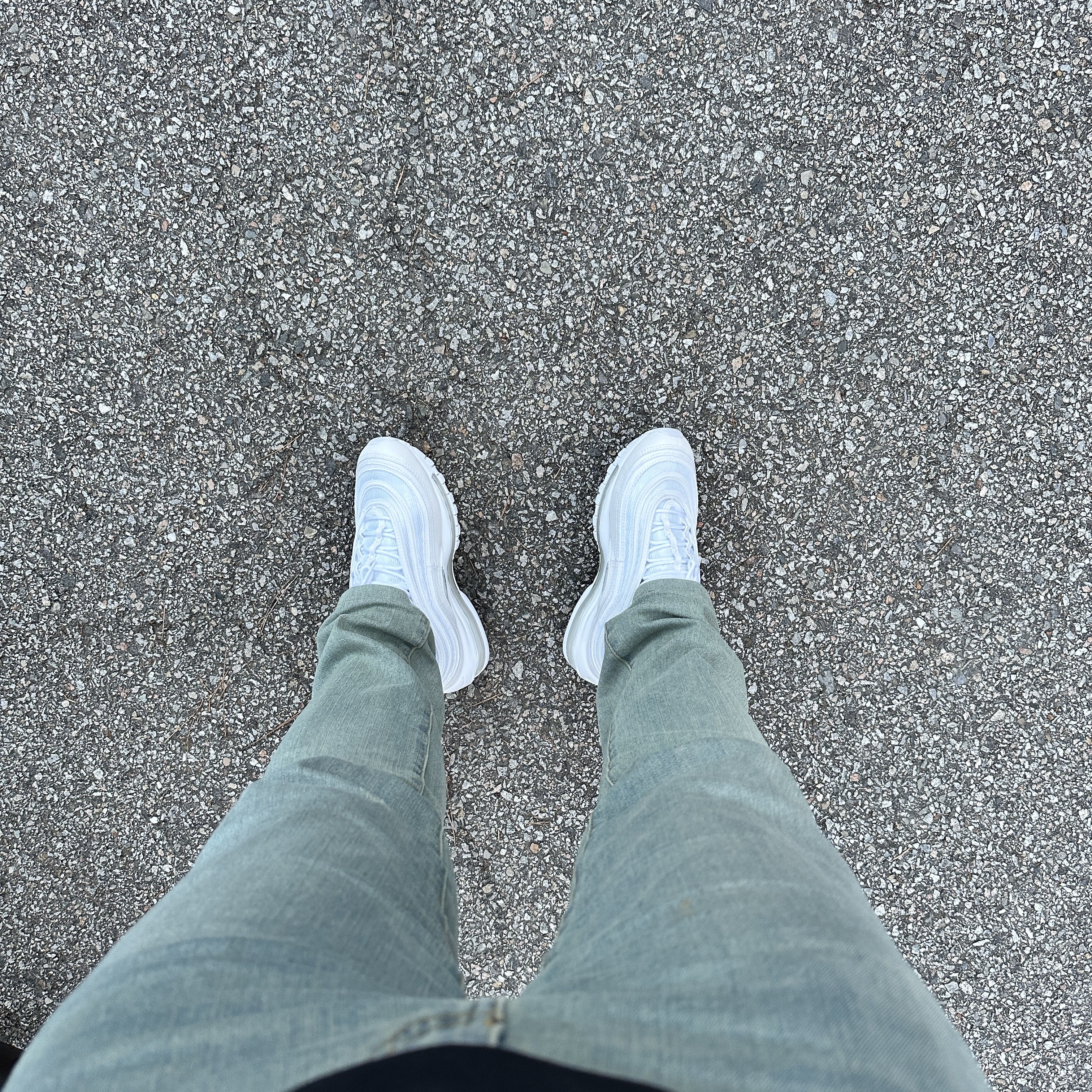 Nike Air Max 97 Triple White Wolf Grey 착용 스타일