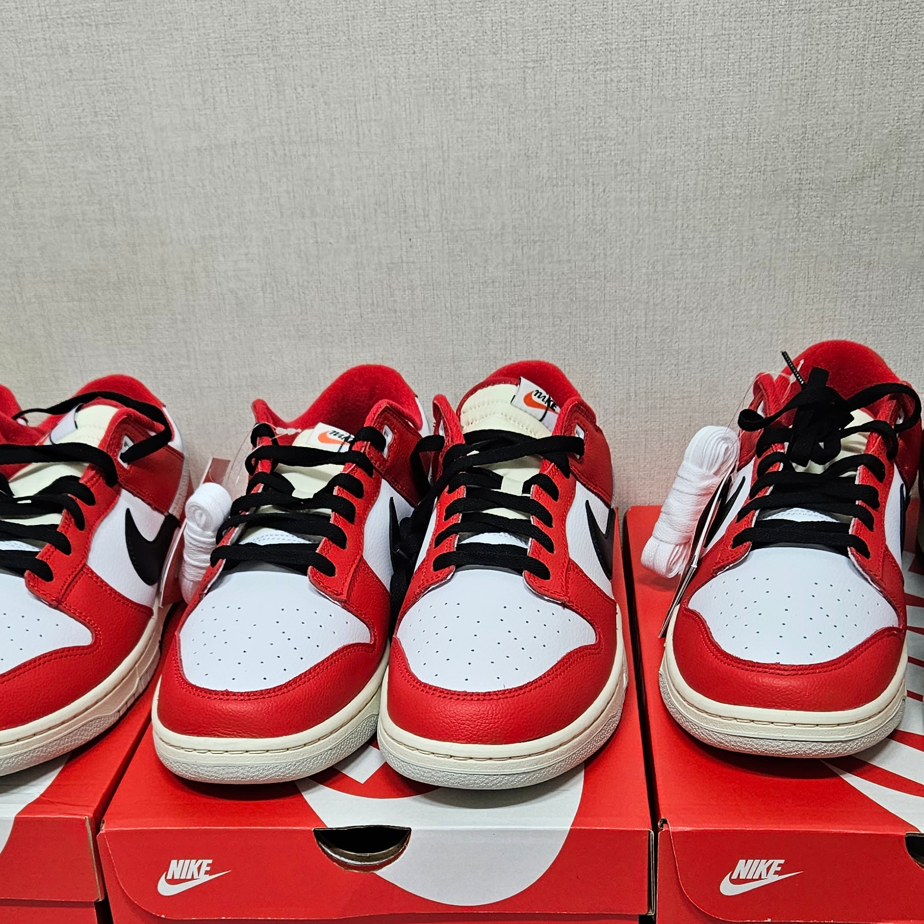 Nike Dunk Low Retro PRM University Red Black 착용 스타일