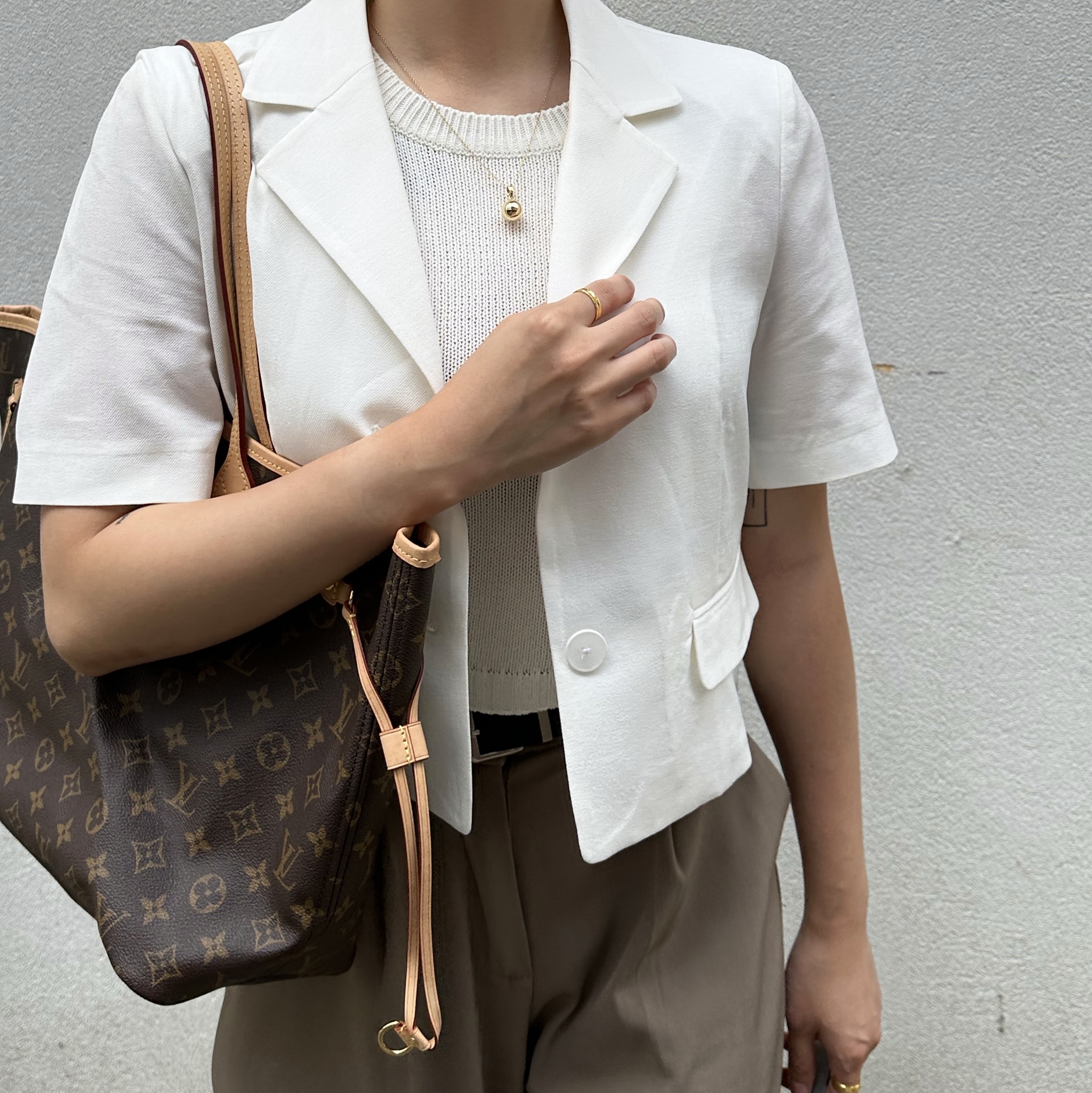Louis Vuitton Neverfull MM Monogram 착용 스타일