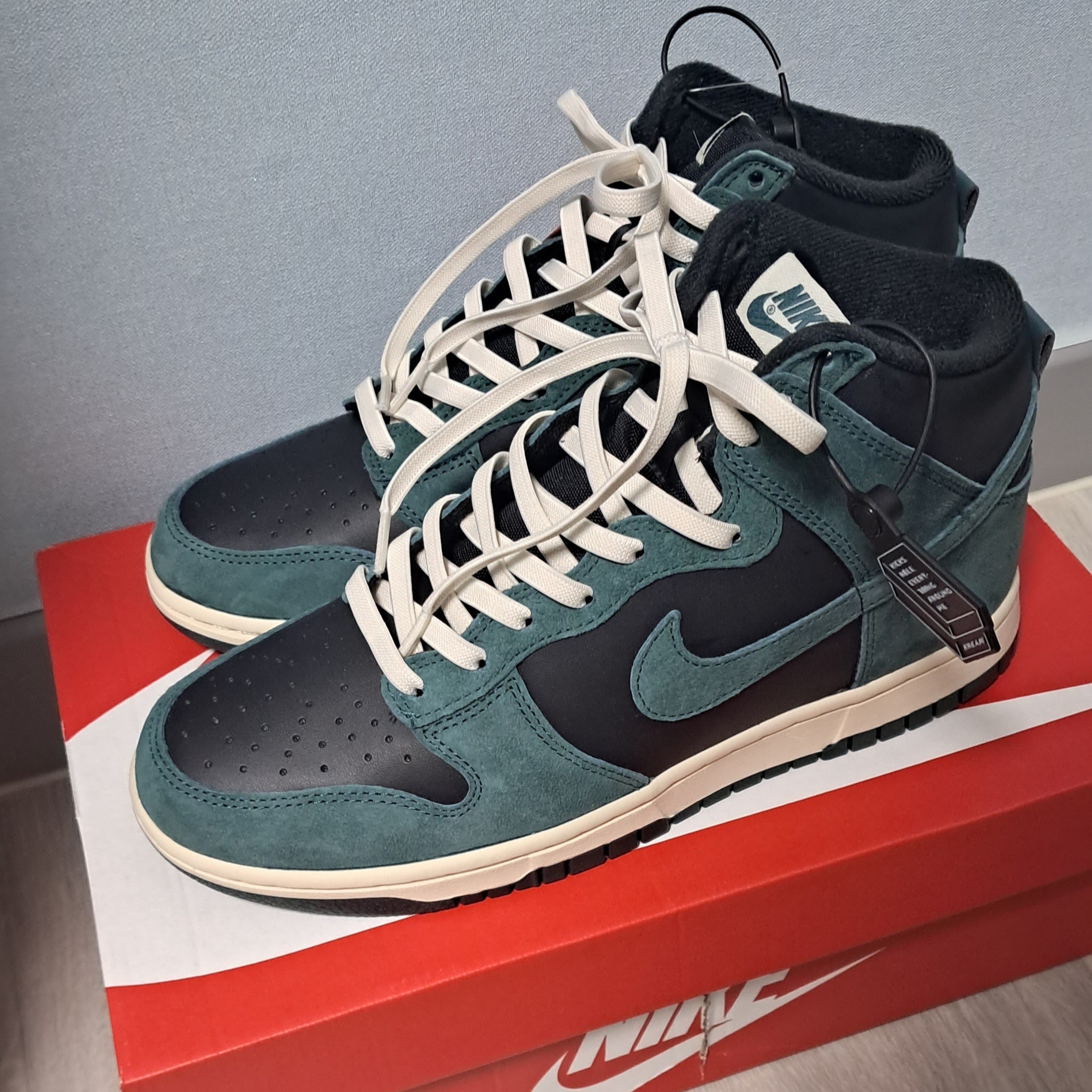 Nike Dunk High Retro PRM Faded Spruce 착용 스타일
