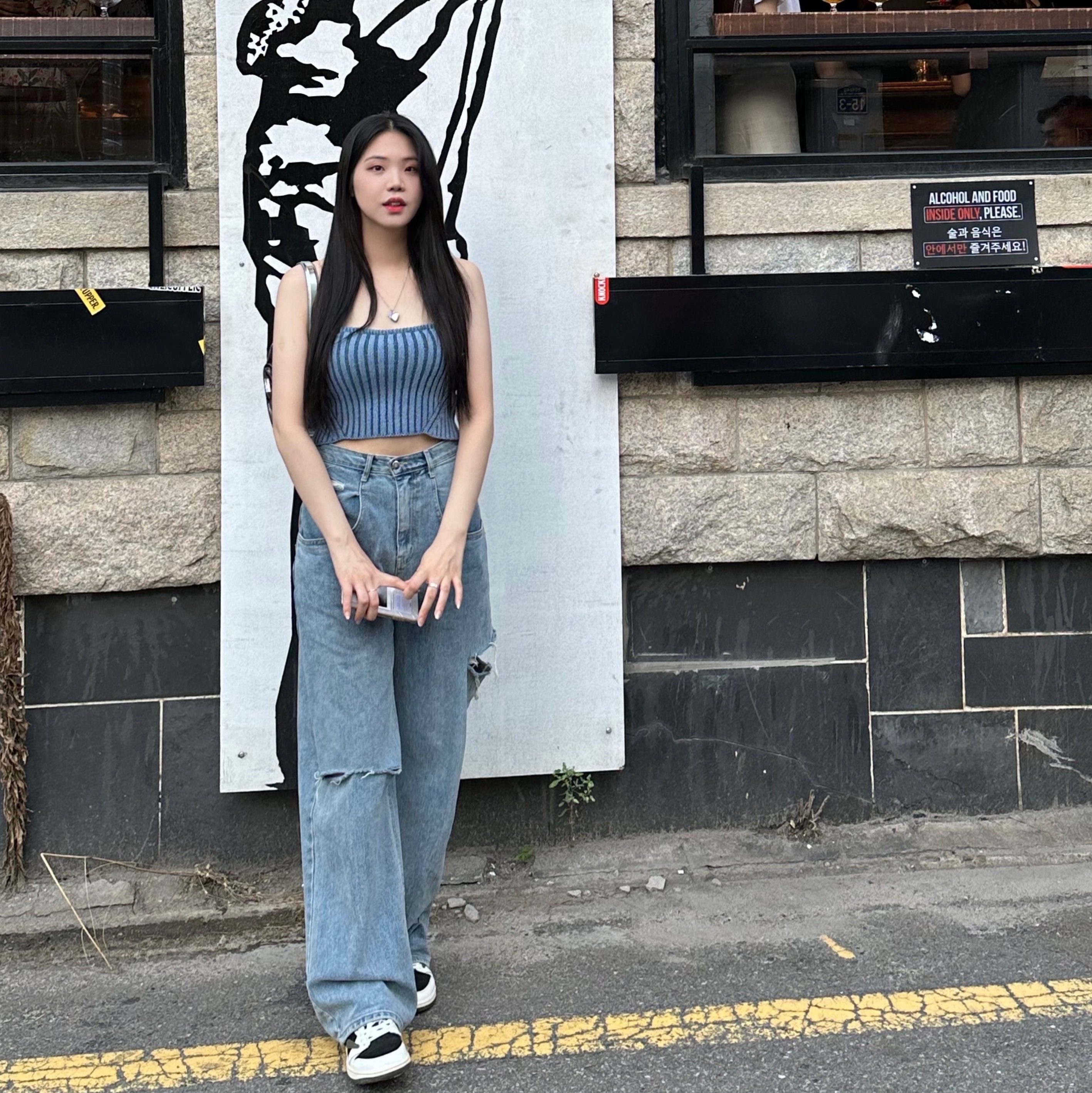 (W) Jordan 1 x Travis Scott Retro Low OG SP Medium Olive 착용 스타일 - 2