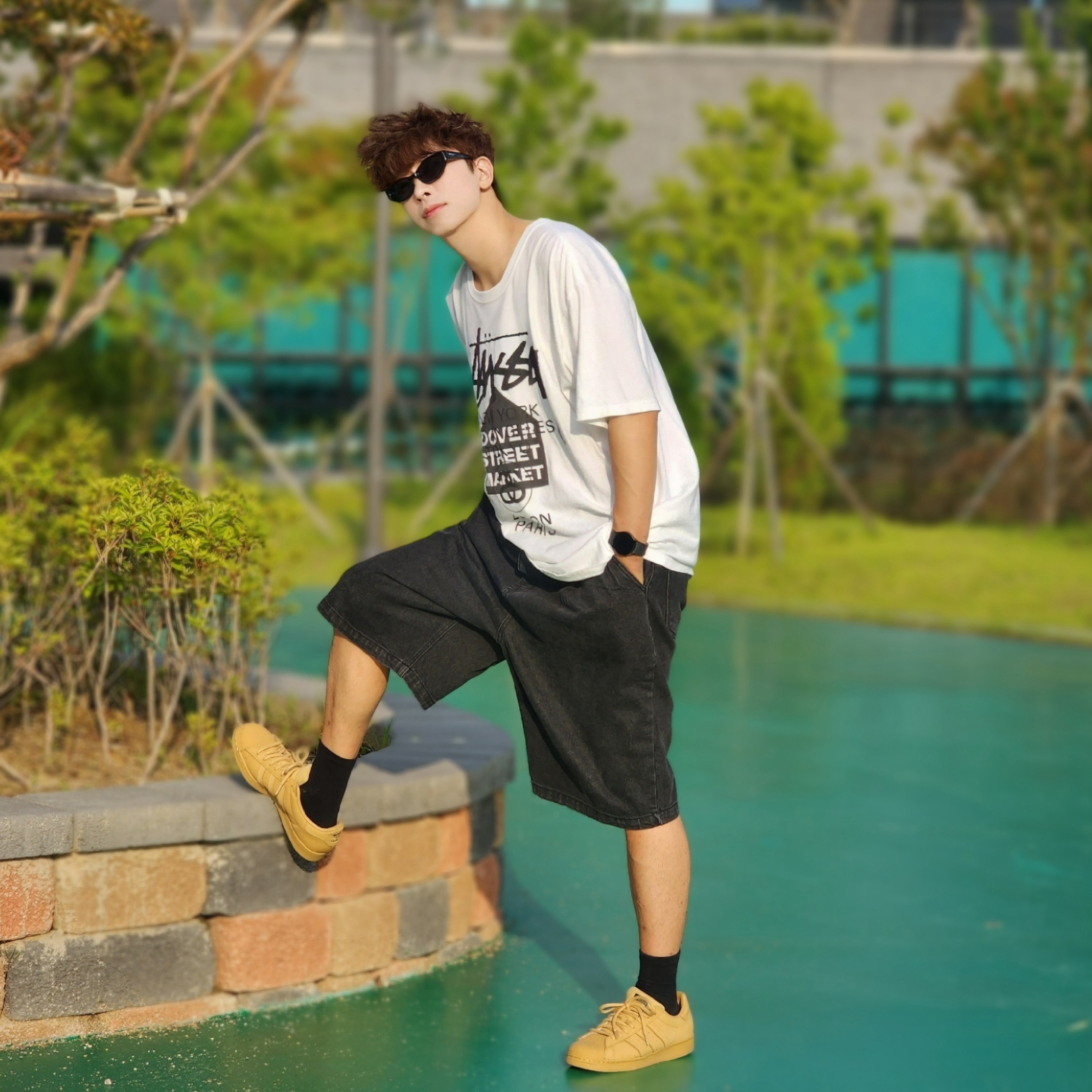 Stussy DSM World Tour T-Shirt White, Adidas Superstar Golden Beige 착용 스타일 - 3
