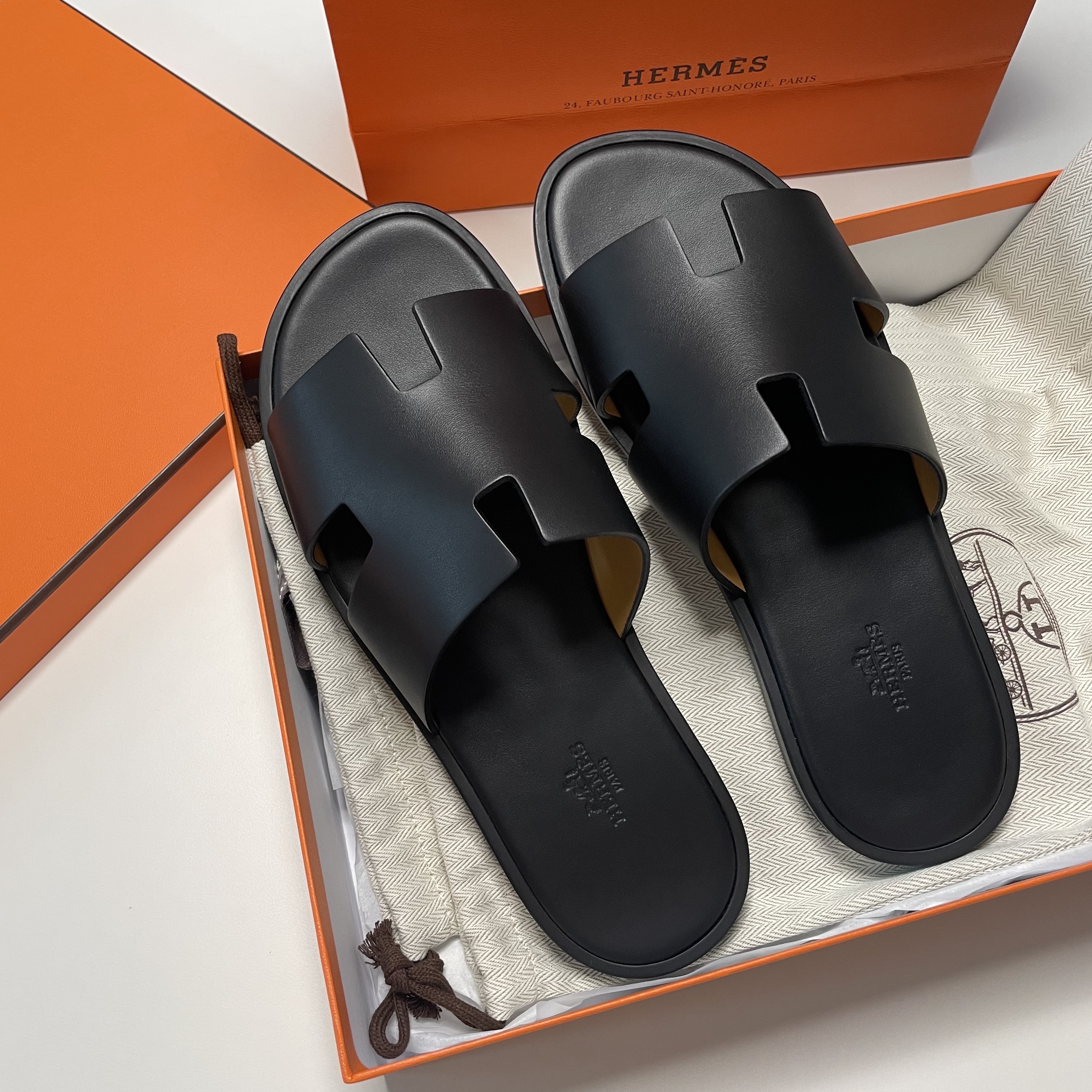 Hermes Izmir Sandal Calfskin & Noir 착용 스타일