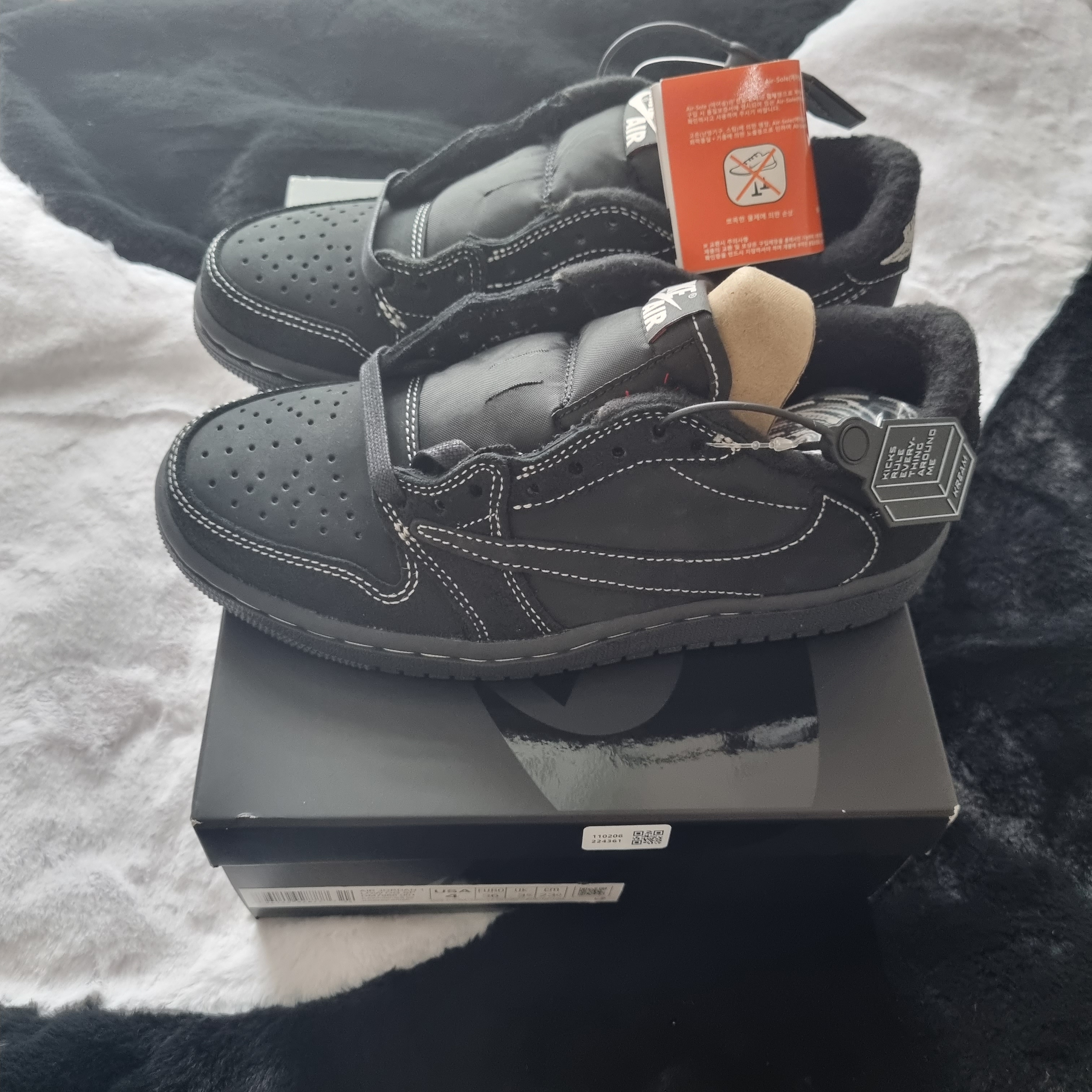Jordan 1 x Travis Scott Retro Low OG SP Black Phantom 착용 스타일