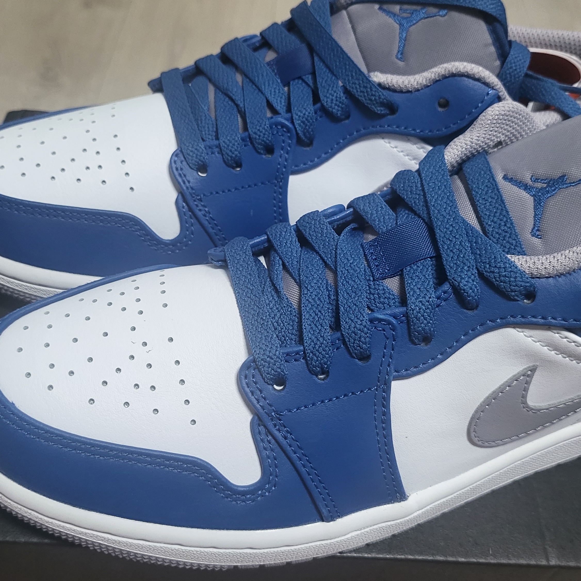 Jordan 1 Low True Blue Cement Grey 착용 스타일