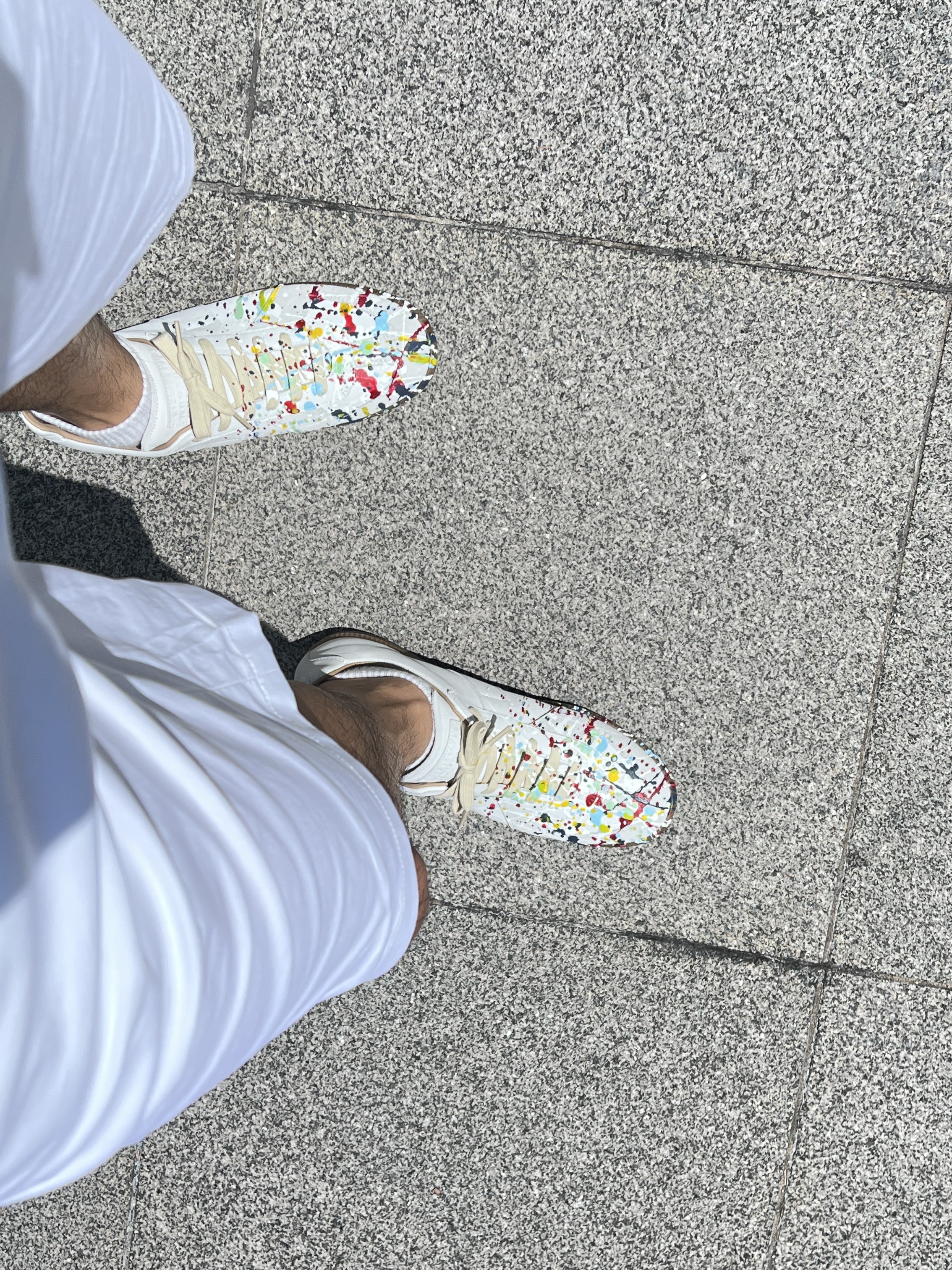 Maison Margiela Replica Paint Drop Sneakers 착용 스타일