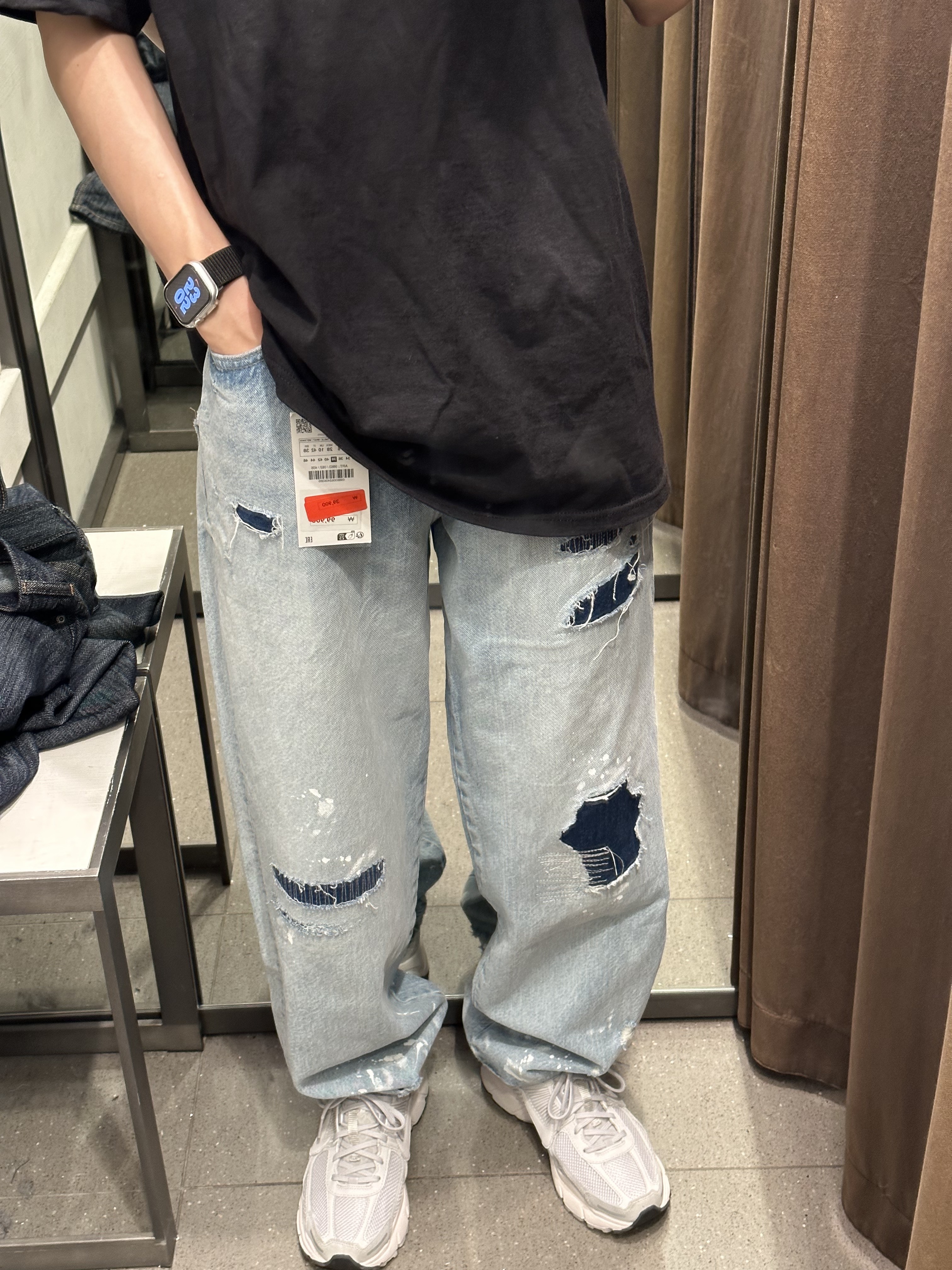 Stussy Flipped T-Shirt Black, Nike Zoom Vomero 5 SP Vast Grey 2023 착용 스타일 - 2