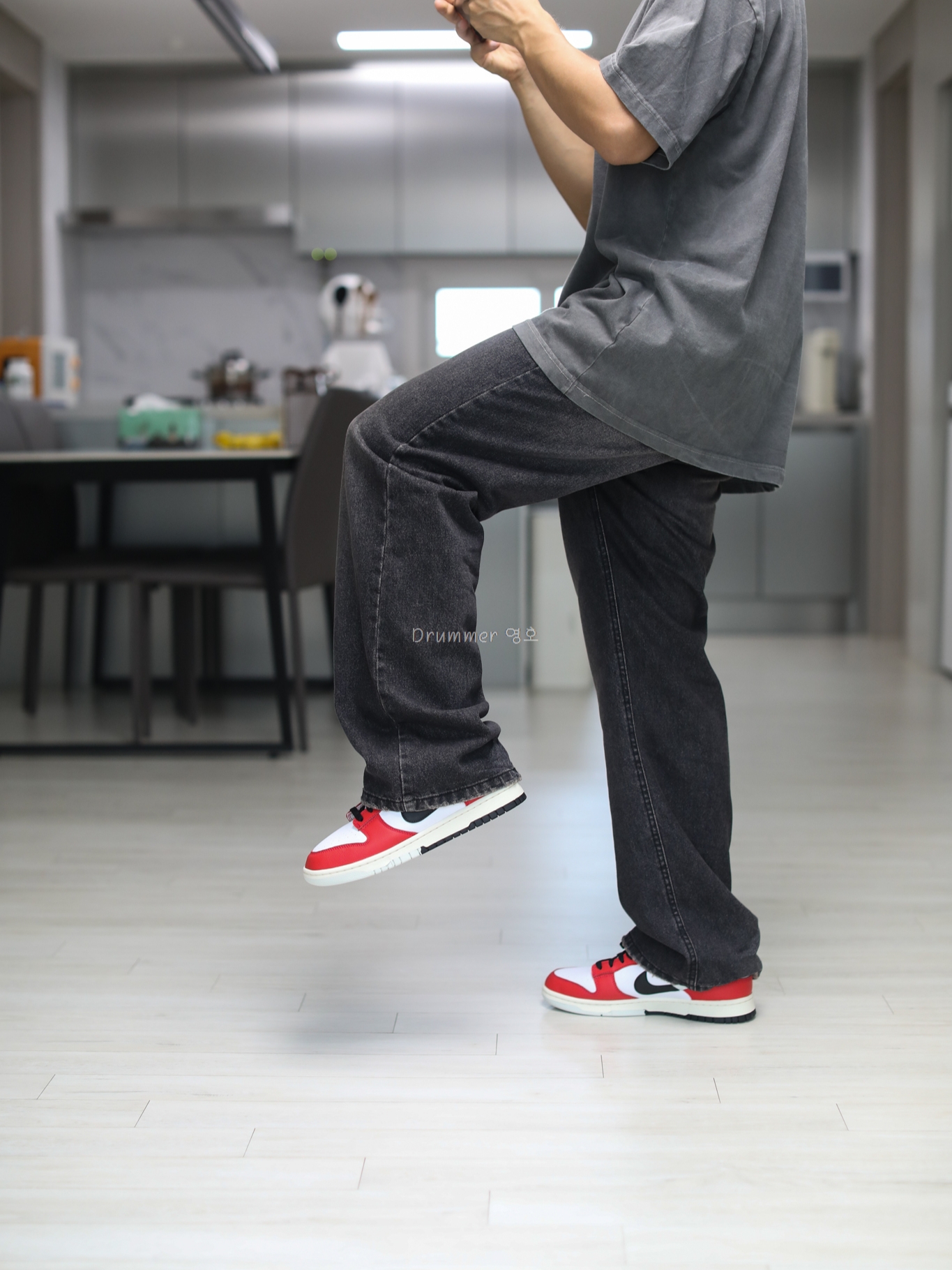 Nike Dunk Low Retro PRM University Red Black 착용 스타일 - 2