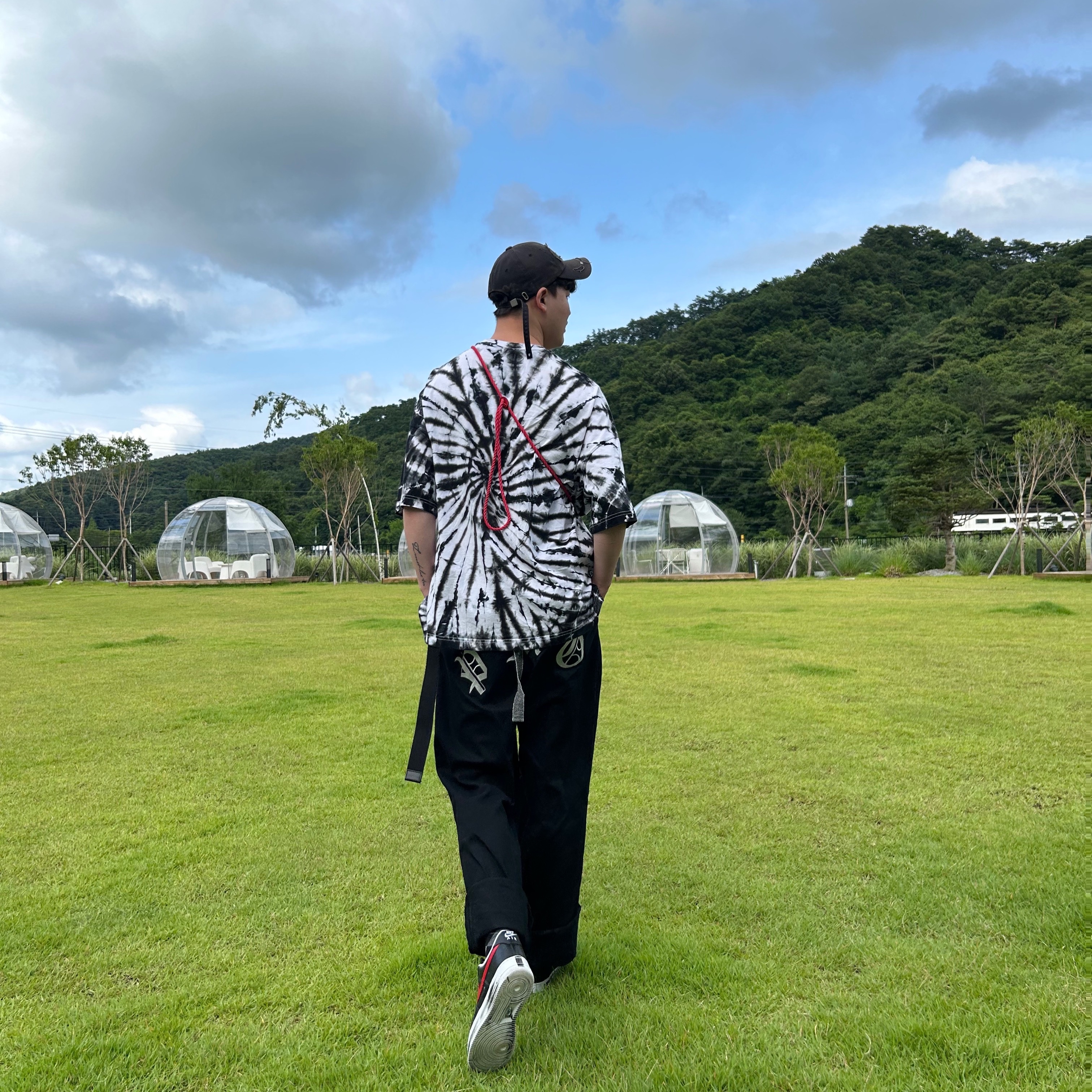 Nike x Peaceminusone Air Force 1 Low Para-Noise - Korea Exclusive, Peaceminusone Bandana Pouch #1 Red 착용 스타일 - 2