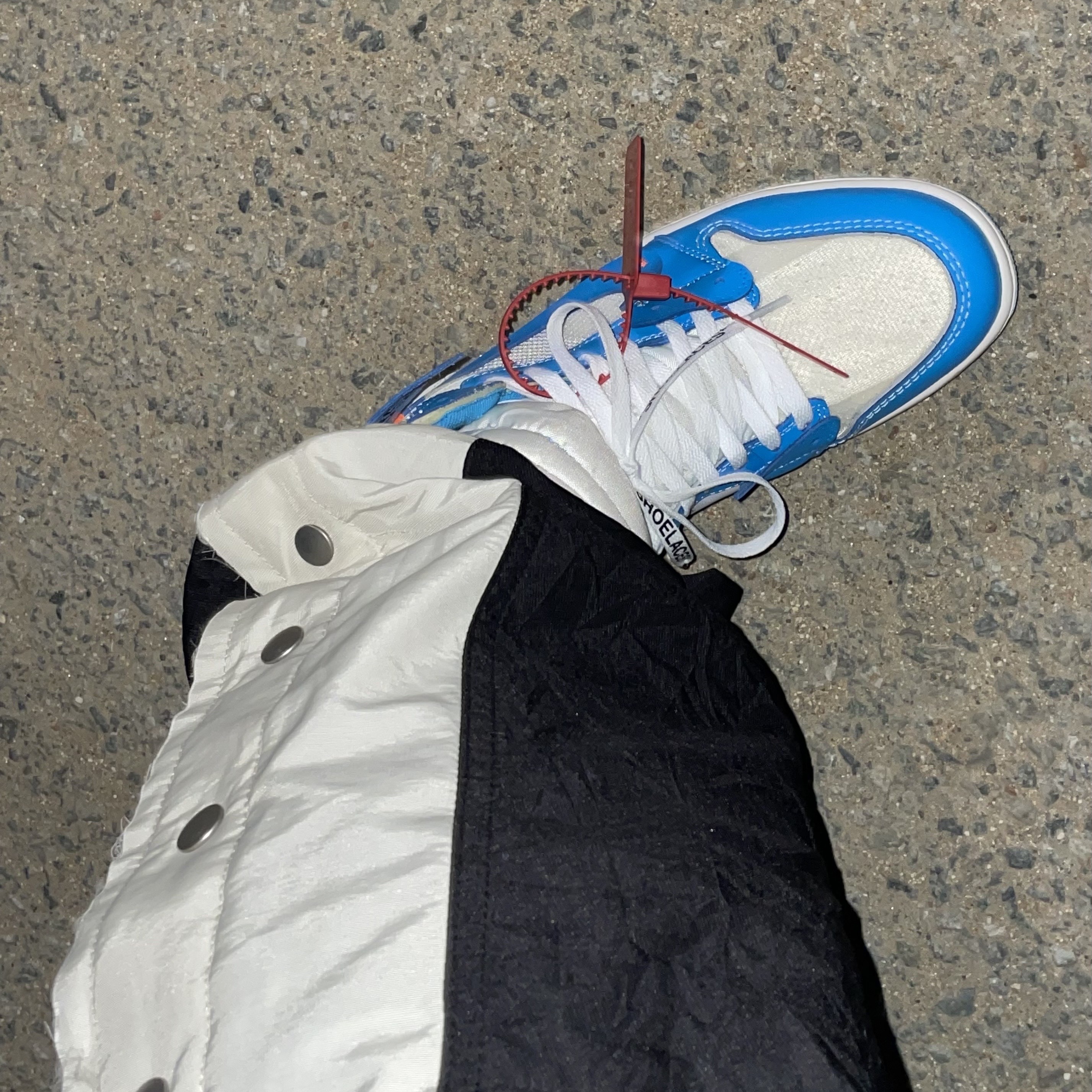 AOP Snap Track Pants Offwhite Black, Jordan 1 Retro High OG Chicago 2022 착용 스타일 - 2