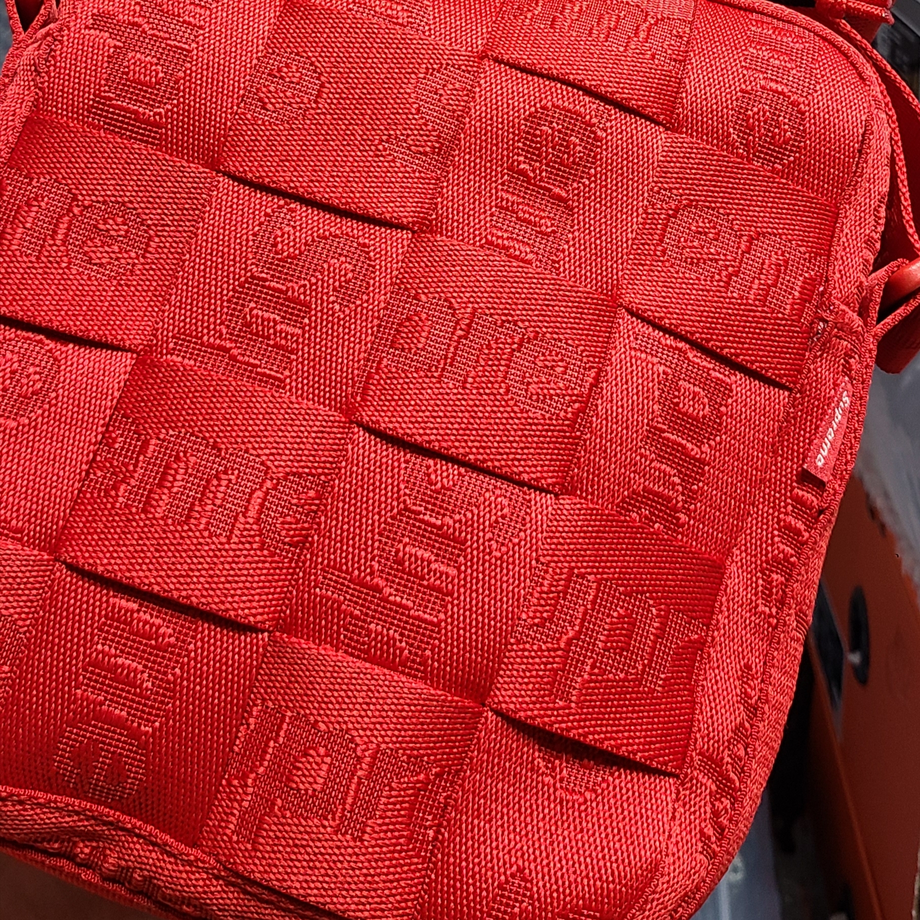 Supreme Woven Shoulder Bag Red - 23SS 착용 스타일 - 2