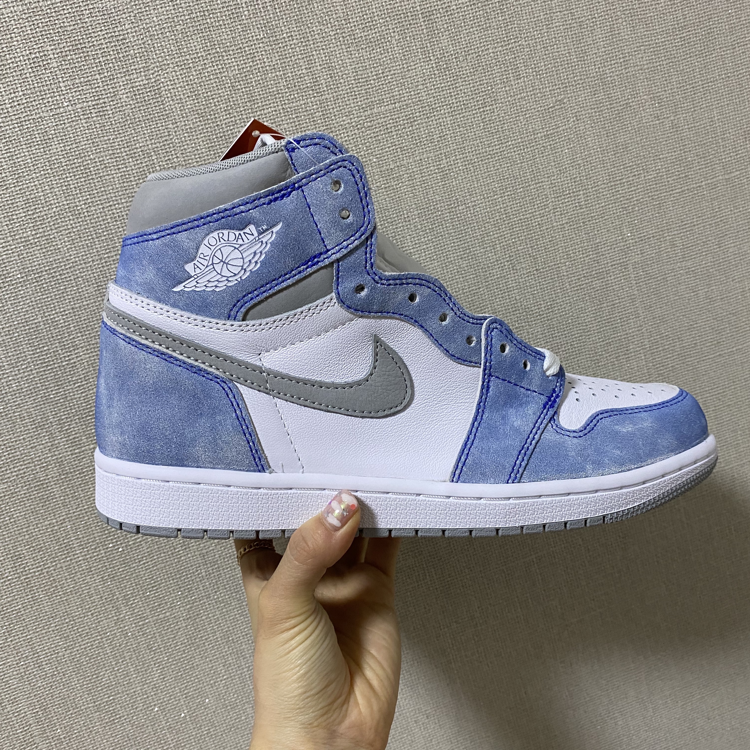 Jordan 1 Retro High OG Hyper Royal 착용 스타일