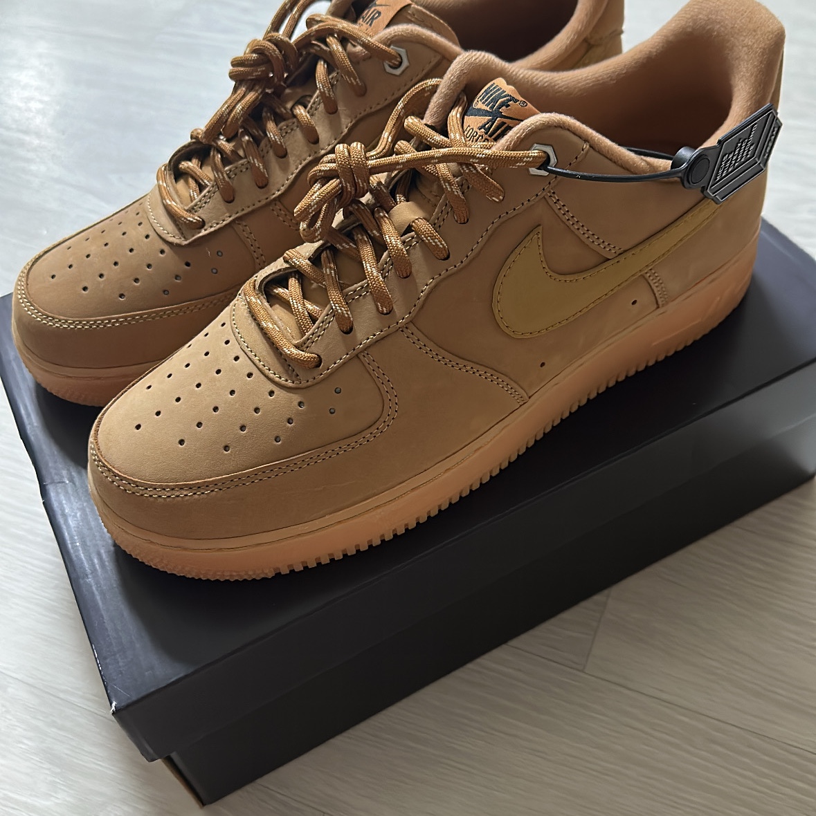 Nike Air Force 1 '07 WB Flax 착용 스타일