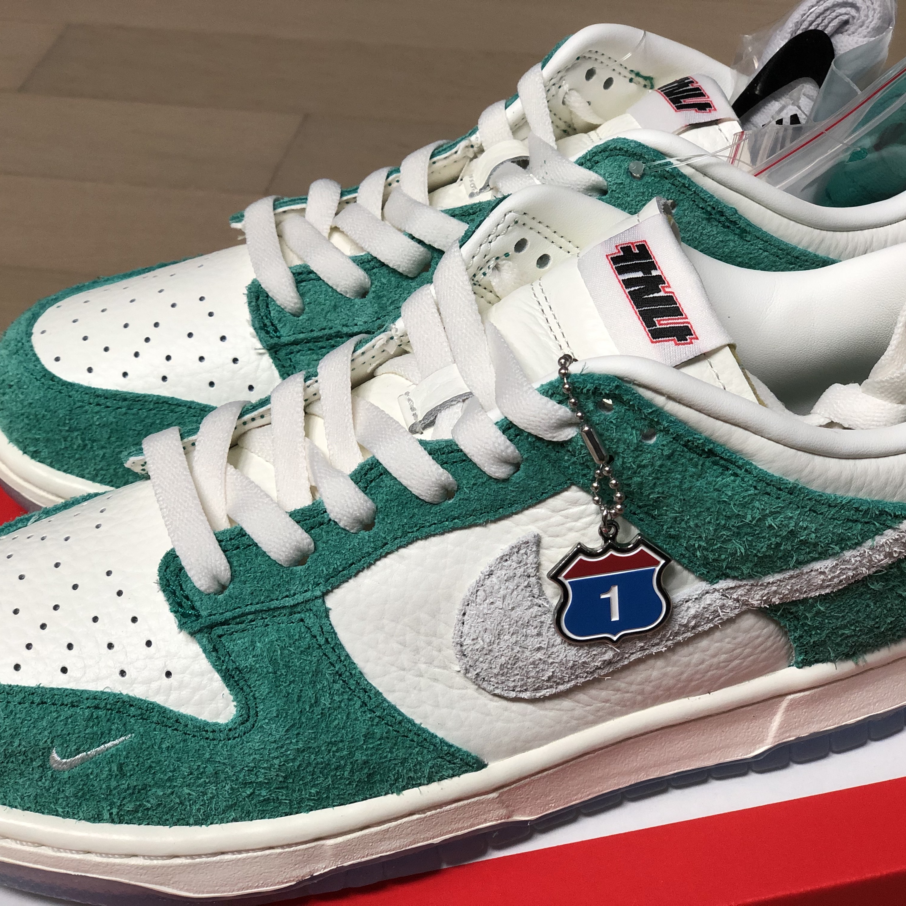 Nike x Kasina Dunk Low Road Sign - Kasina Exclusive 착용 스타일 - 1