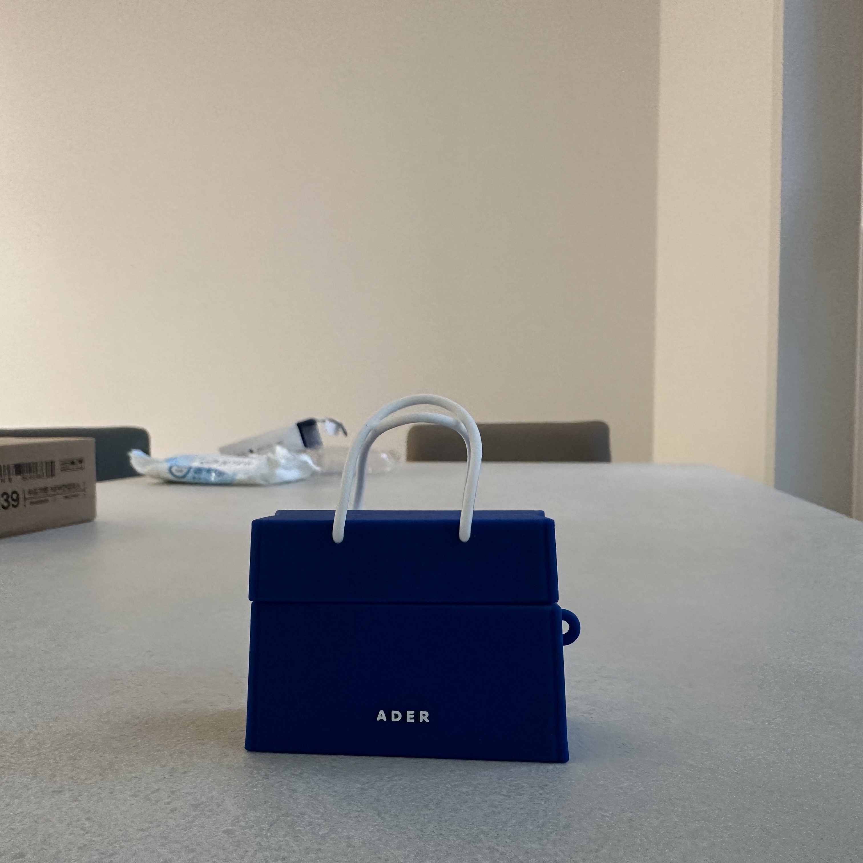 Ader Error Shopper Bag AirPods Pro Case Z-Blue 착용 스타일