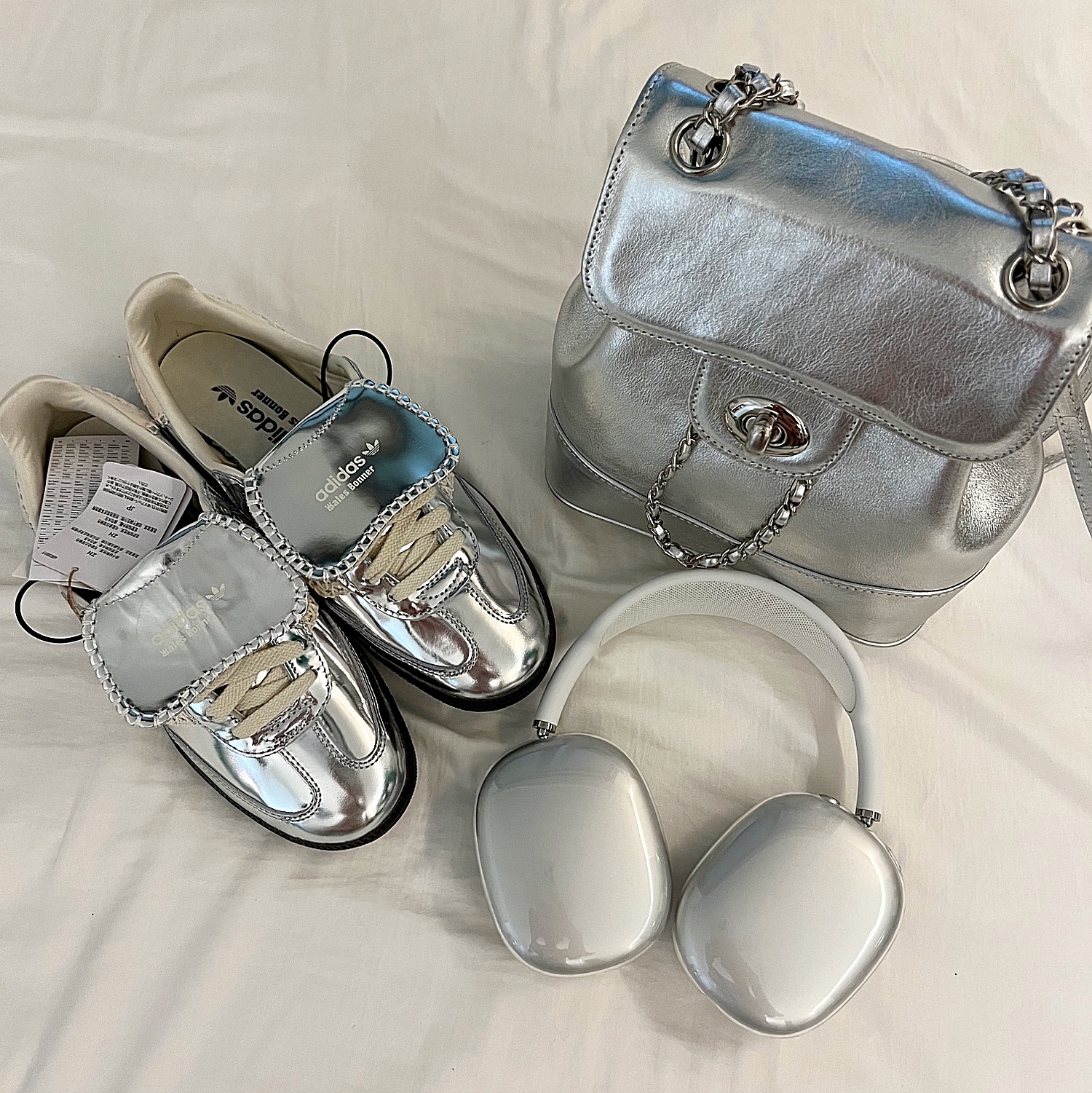 Adidas x Wales Bonner Samba Silver Metallic, Apple AirPods Max Lightning Silver (Korean Ver.) 착용 스타일 - 1