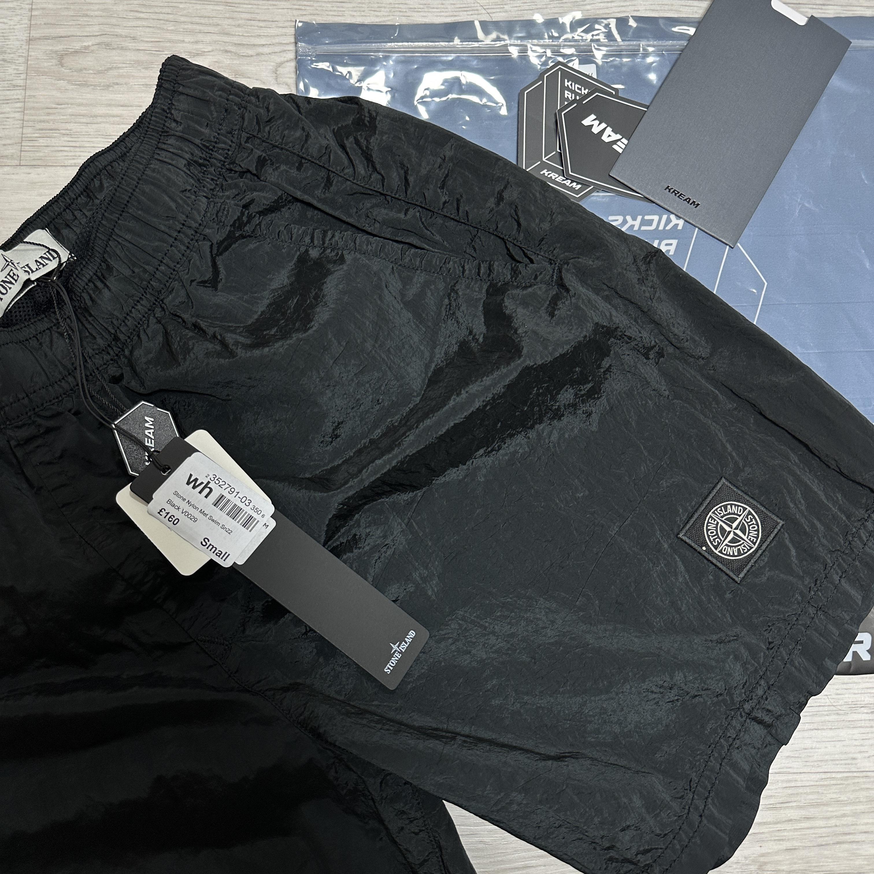 Stone Island B0943 Nylon Metal Swimming Trunk Black - 22SS 착용 스타일