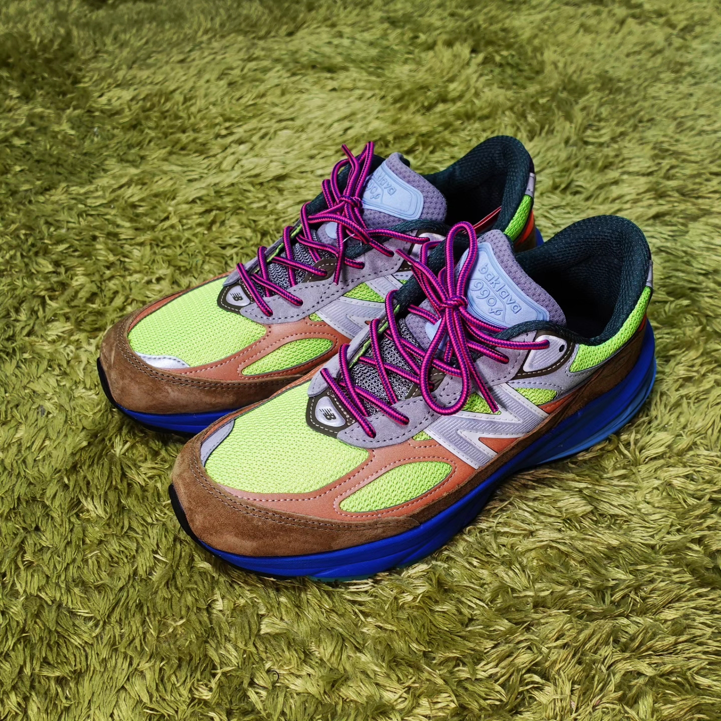 New Balance x Action Bronson 990v6 Made in USA Baklava Multi 착용 스타일 - 3