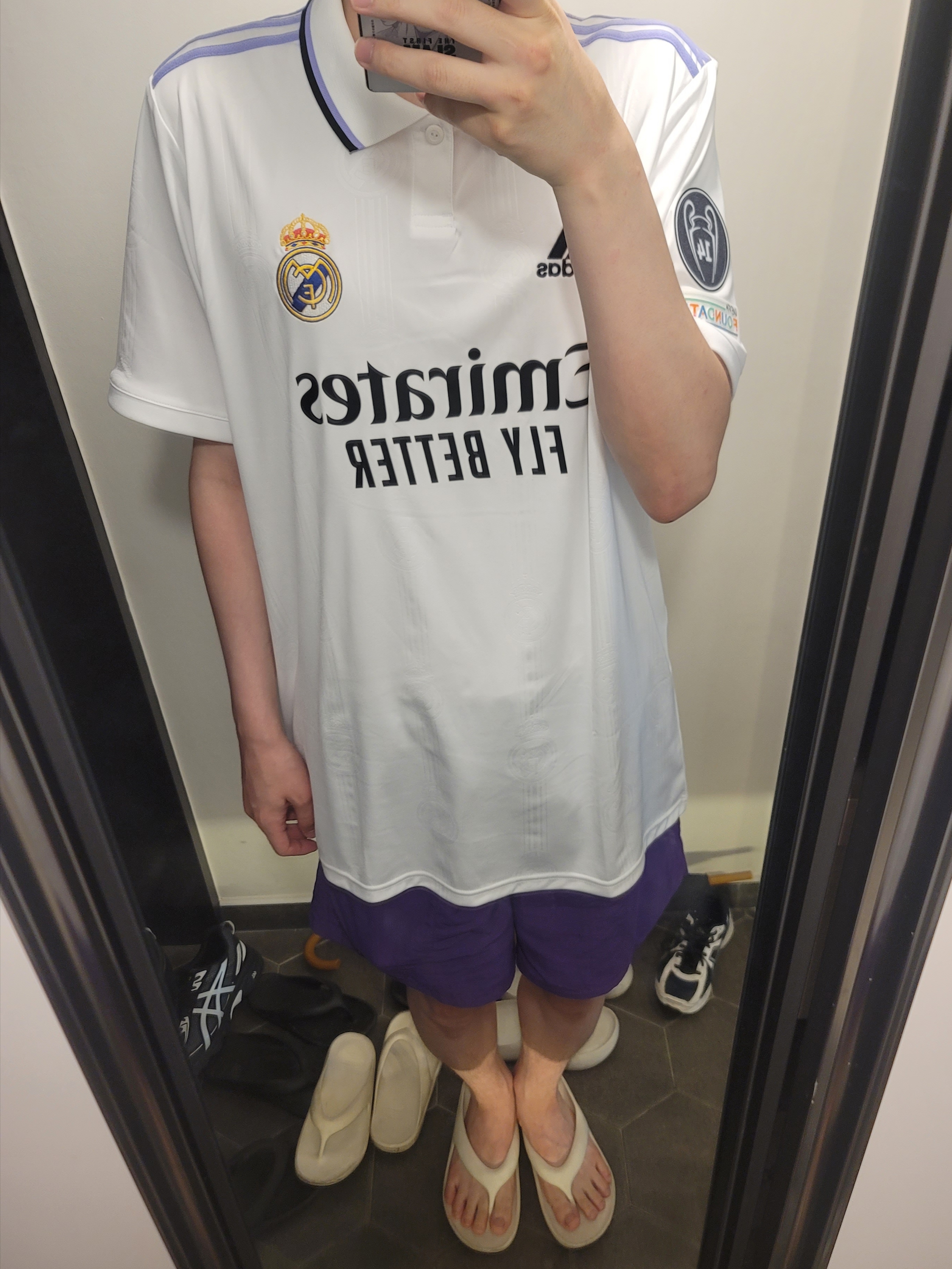 Adidas Real Madrid 2022/23 Home Jersey White - KR Sizing (Non Marking Ver.), New Balance x Taw&Toe Flip Flop Ivory 착용 스타일