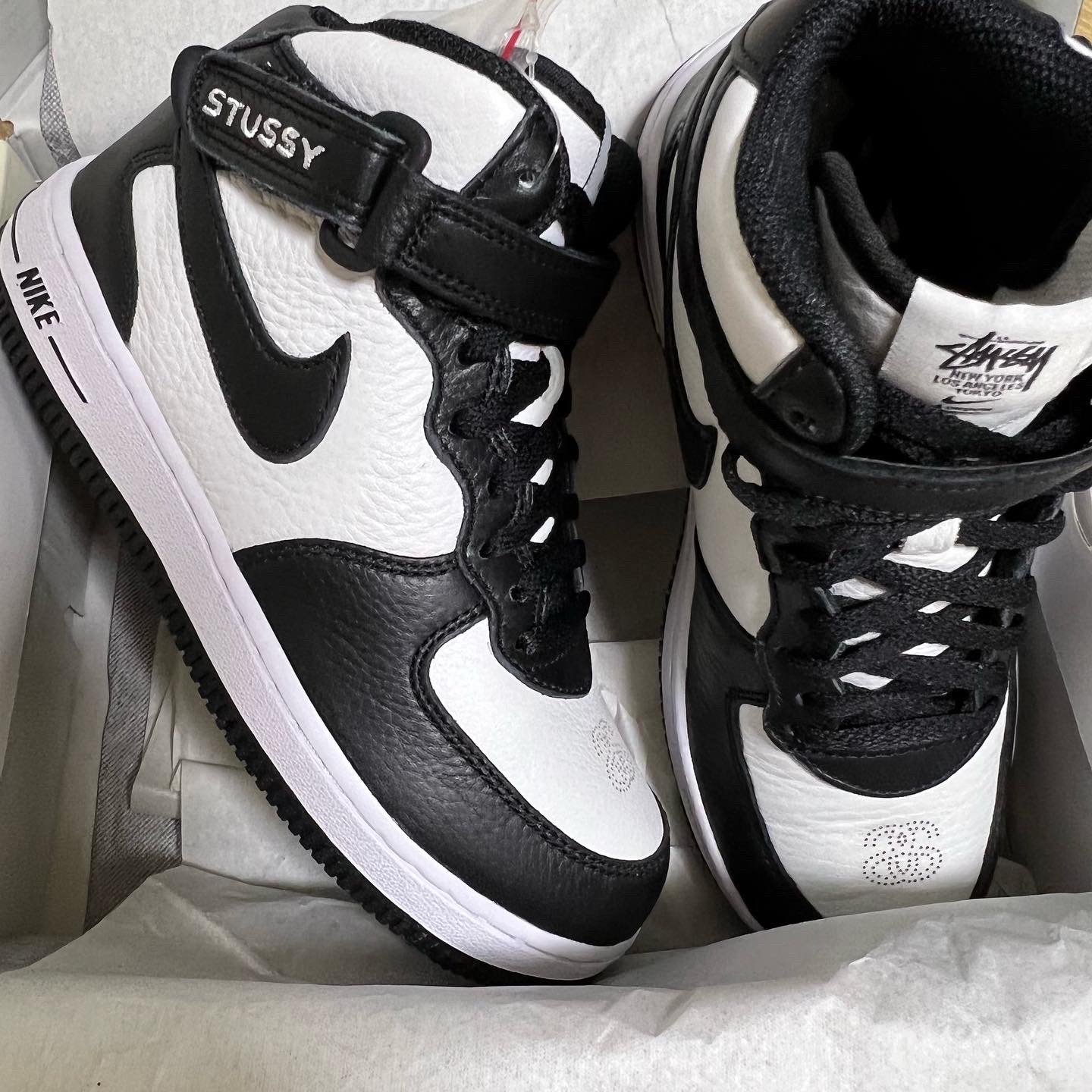 Nike x Stussy Air Force 1 '07 Mid SP Black and Light Bone, (PS) Nike x Stussy Air Force 1 '07 Mid SP Black and Light Bone 착용 스타일 - 2