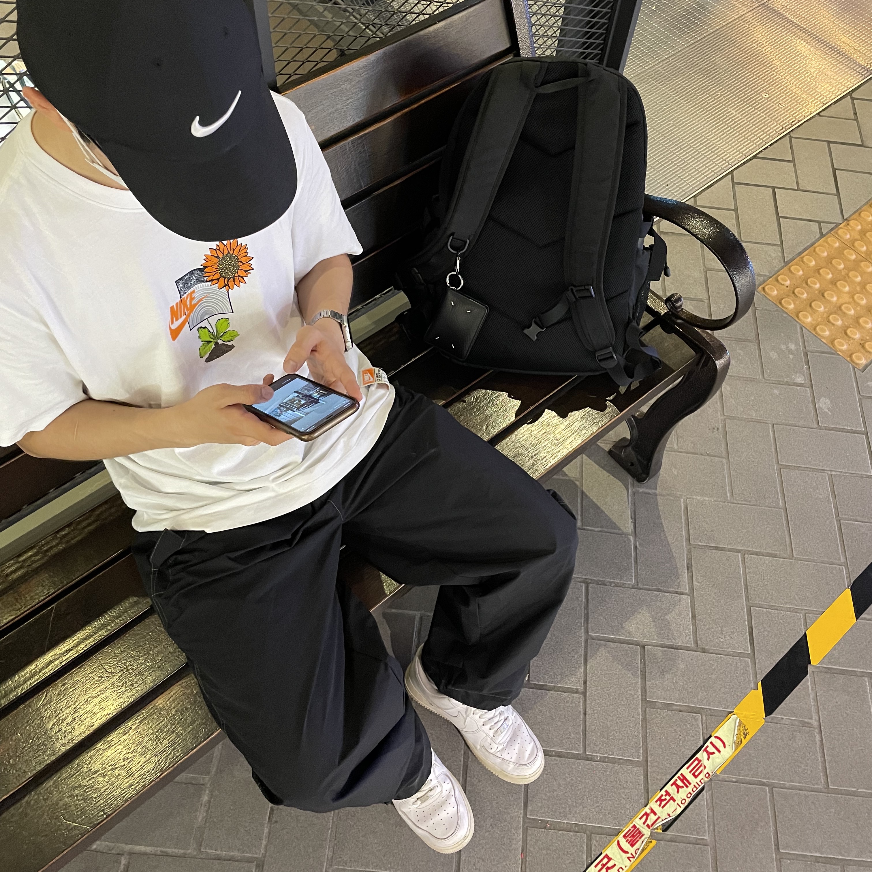 Maison Margiela Keyring Wallet Black, Nike Air Force 1 '07 Low White 착용 스타일