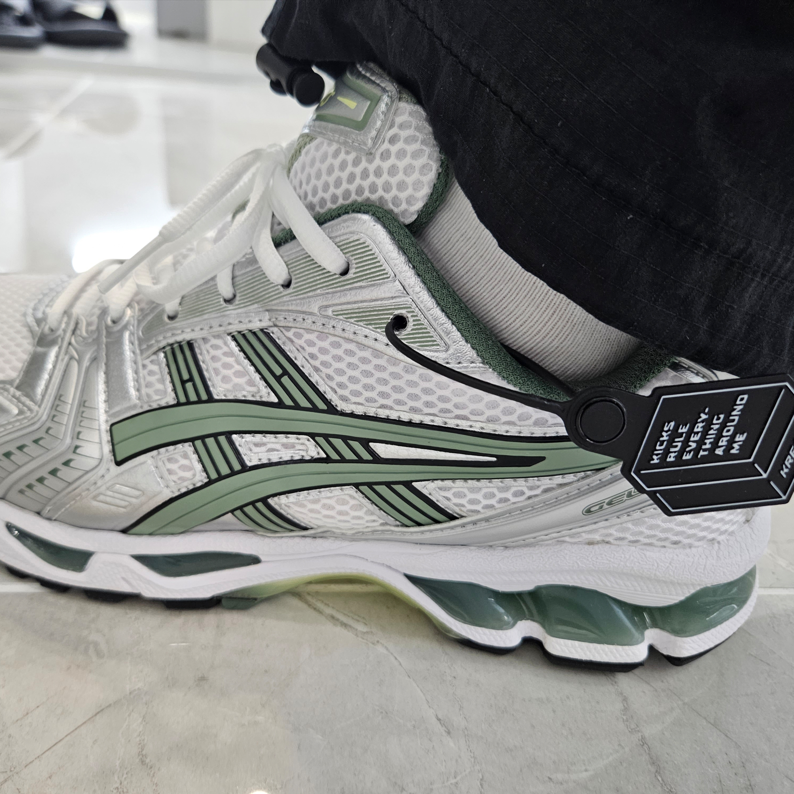 Asics Gel-Kayano 14 White Slate Grey 착용 스타일