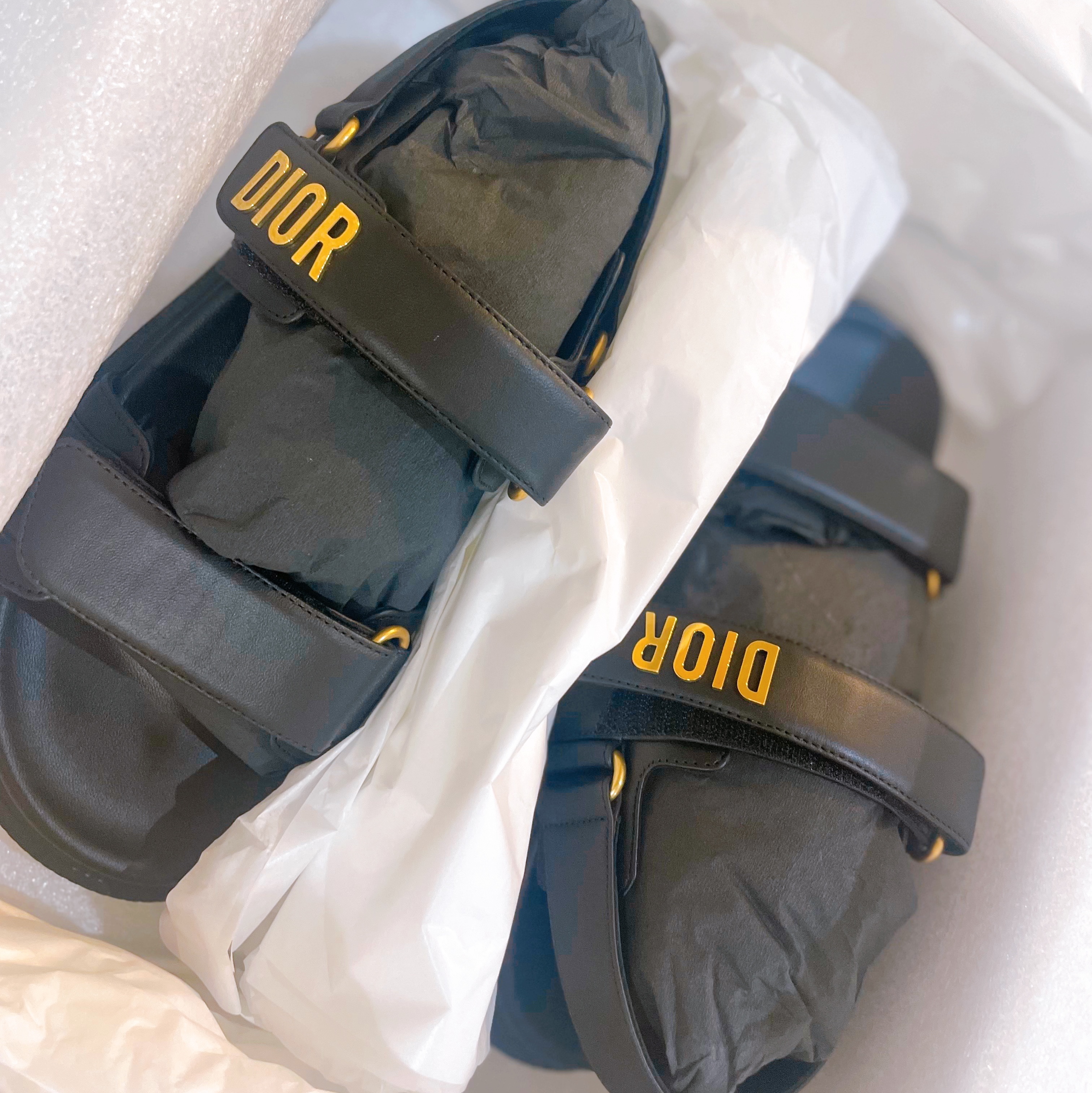 (W) Dior DiorAct Lambskin Sandal Black 착용 스타일 - 2