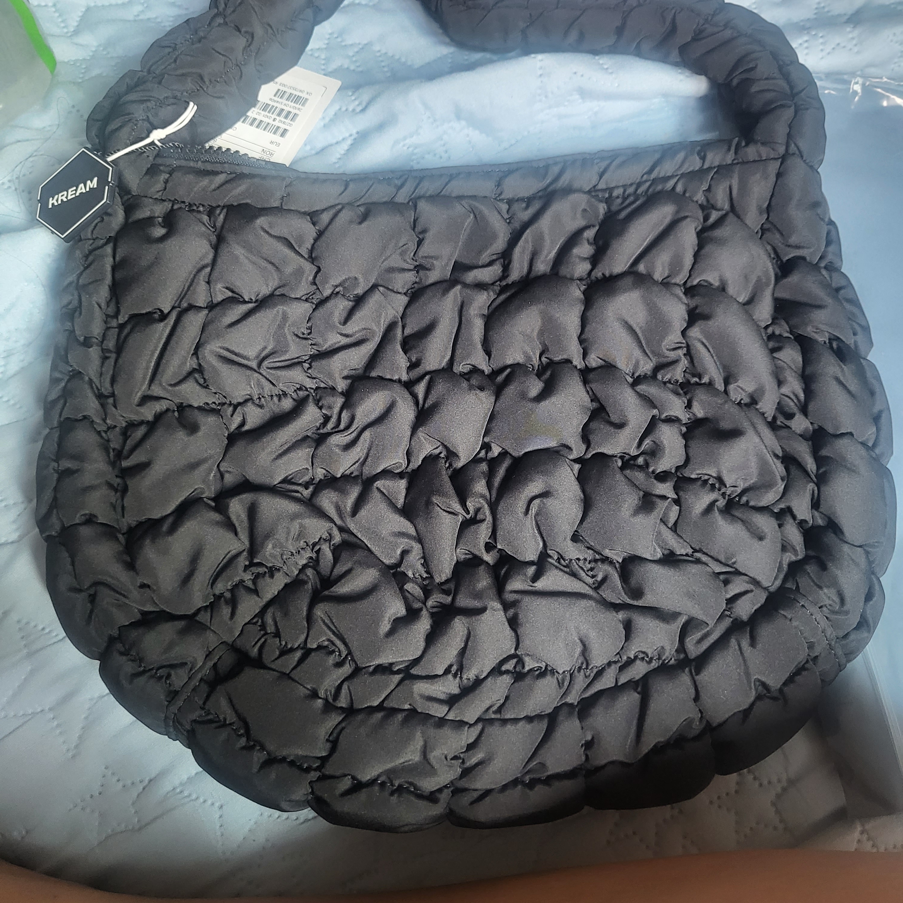 COS Quilted Mini Bag Black 착용 스타일 - 1