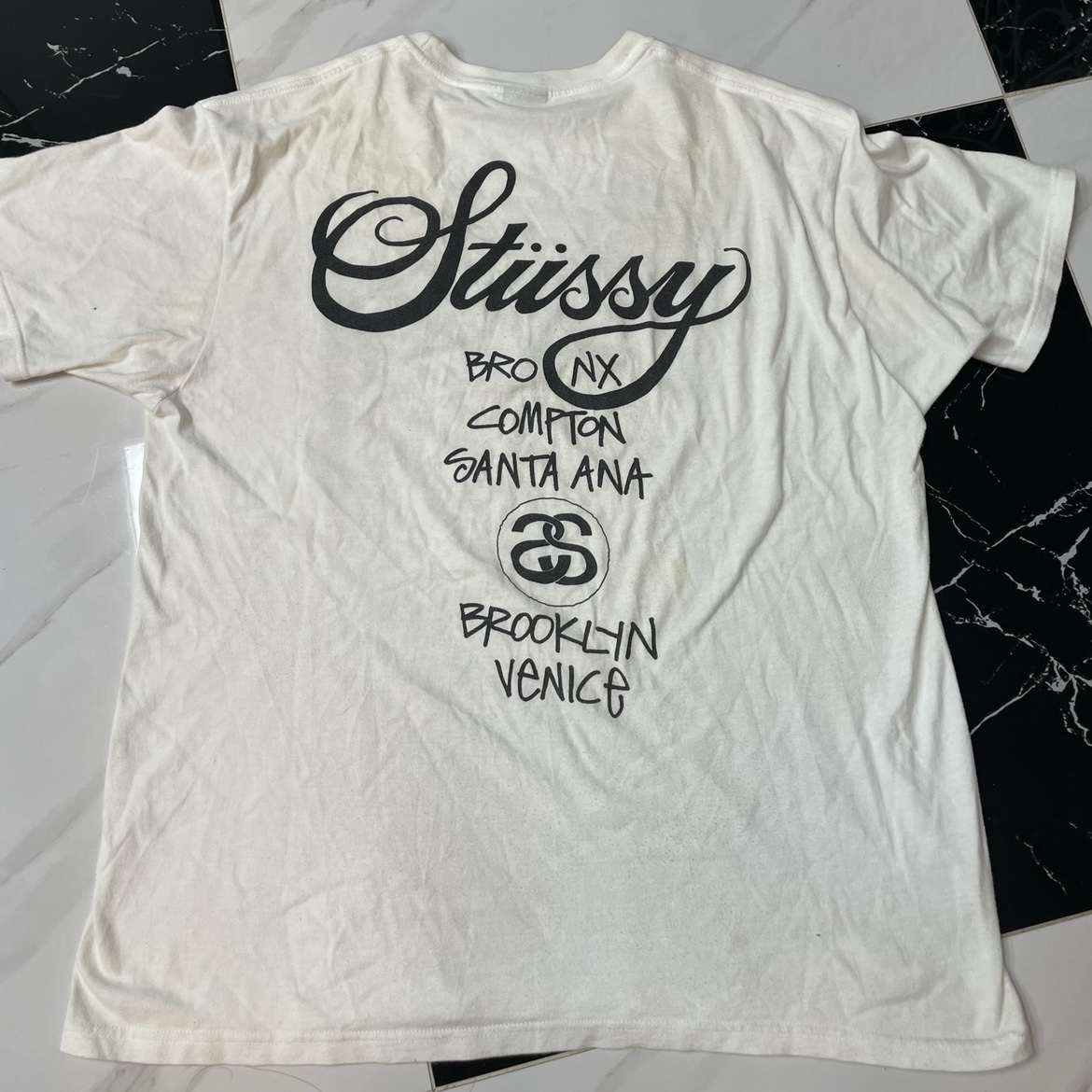 Stussy World Tour T-Shirt White 착용 스타일 - 2