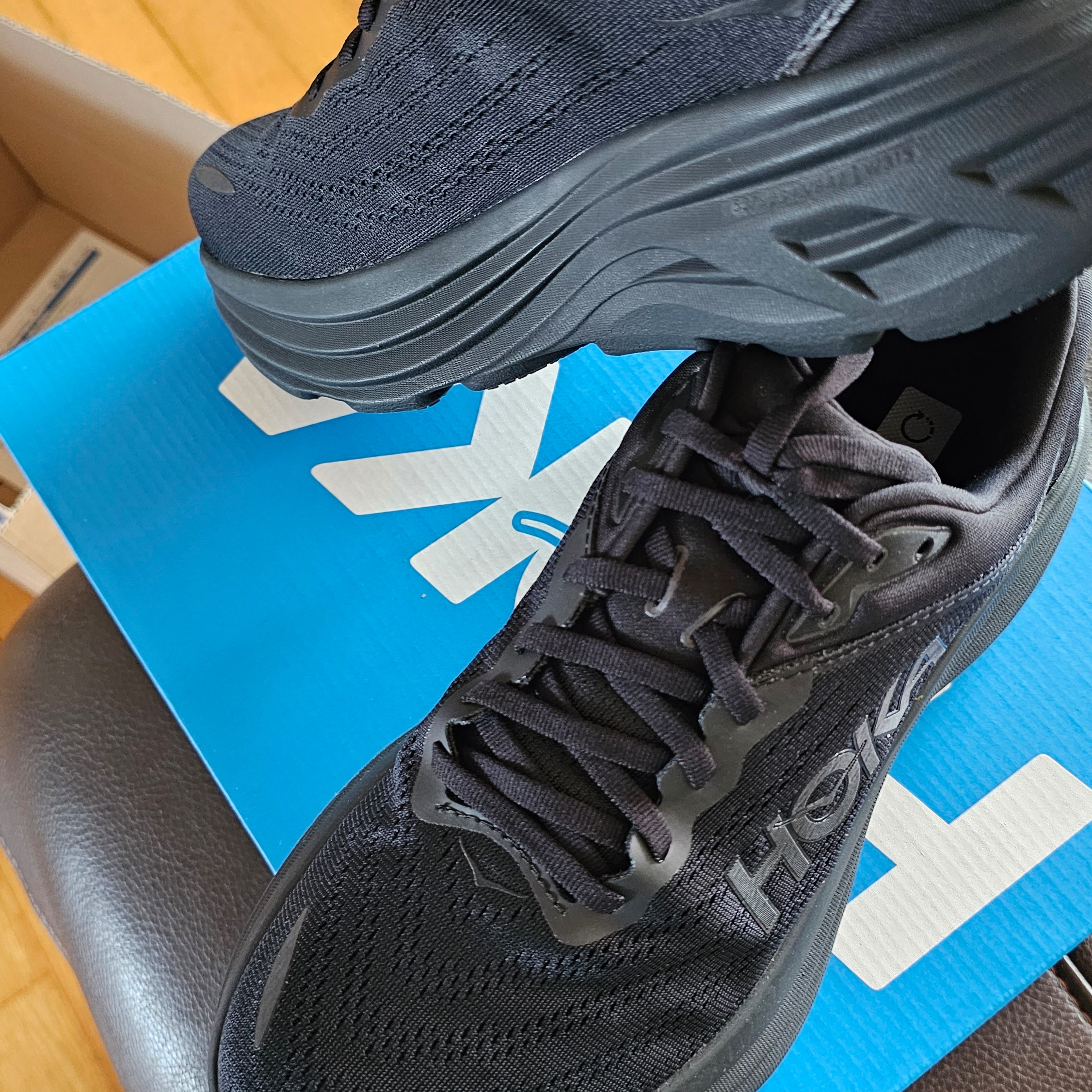 Hoka Bondi 8 Black - Wide 착용 스타일