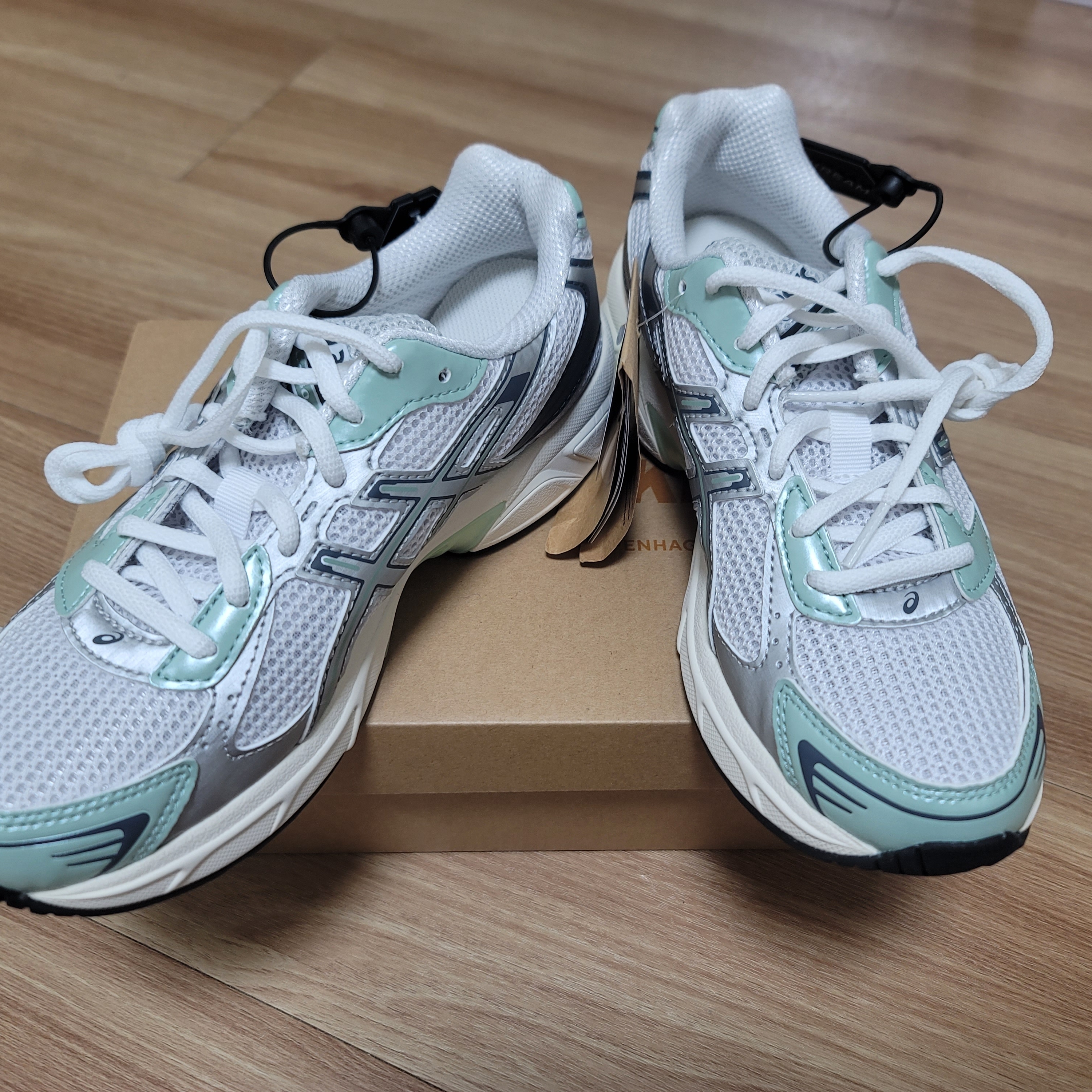 Asics x Naked Gel-1130 White Pure Silver 착용 스타일
