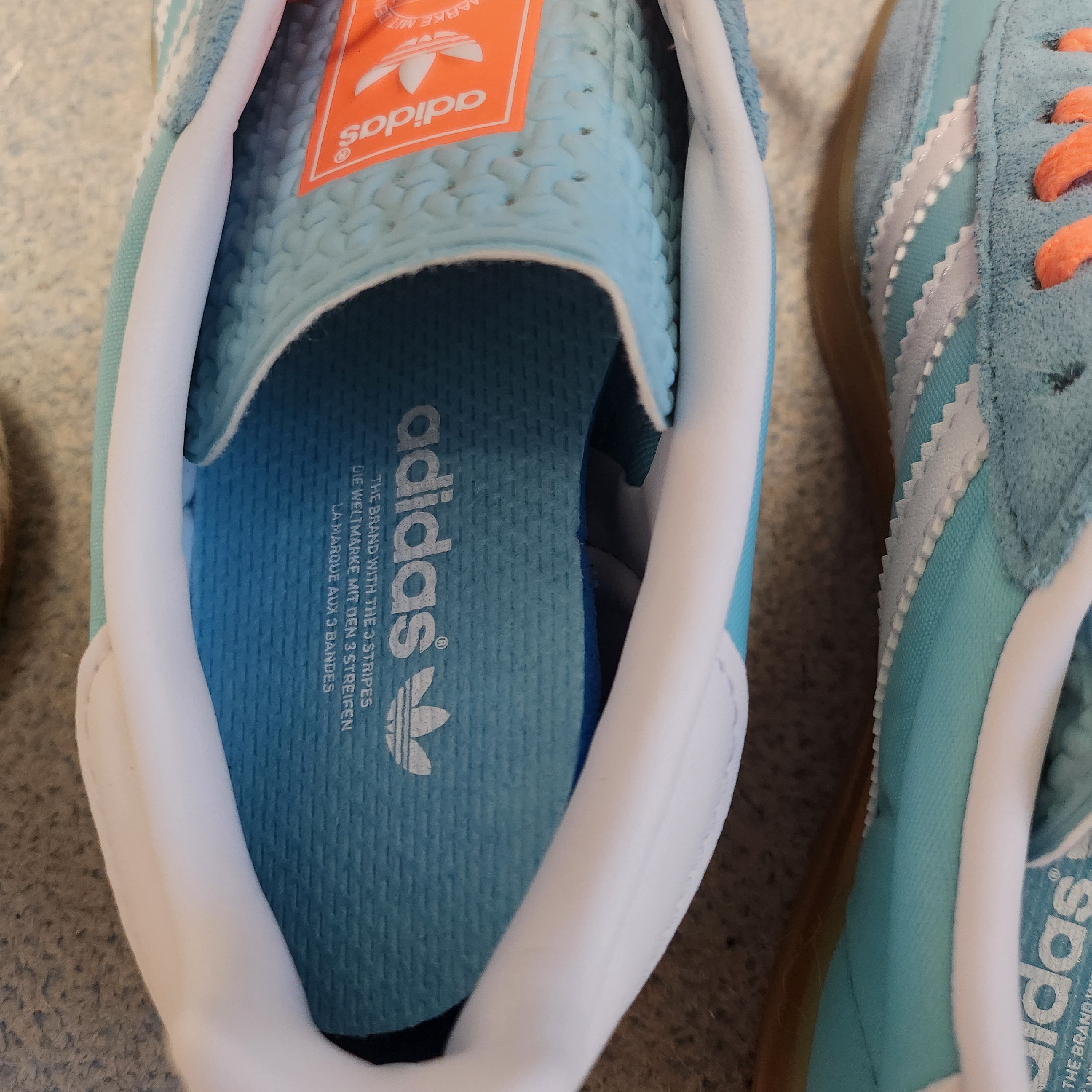 Adidas Gazelle Indoor Preloved Blue White 착용 스타일 - 2