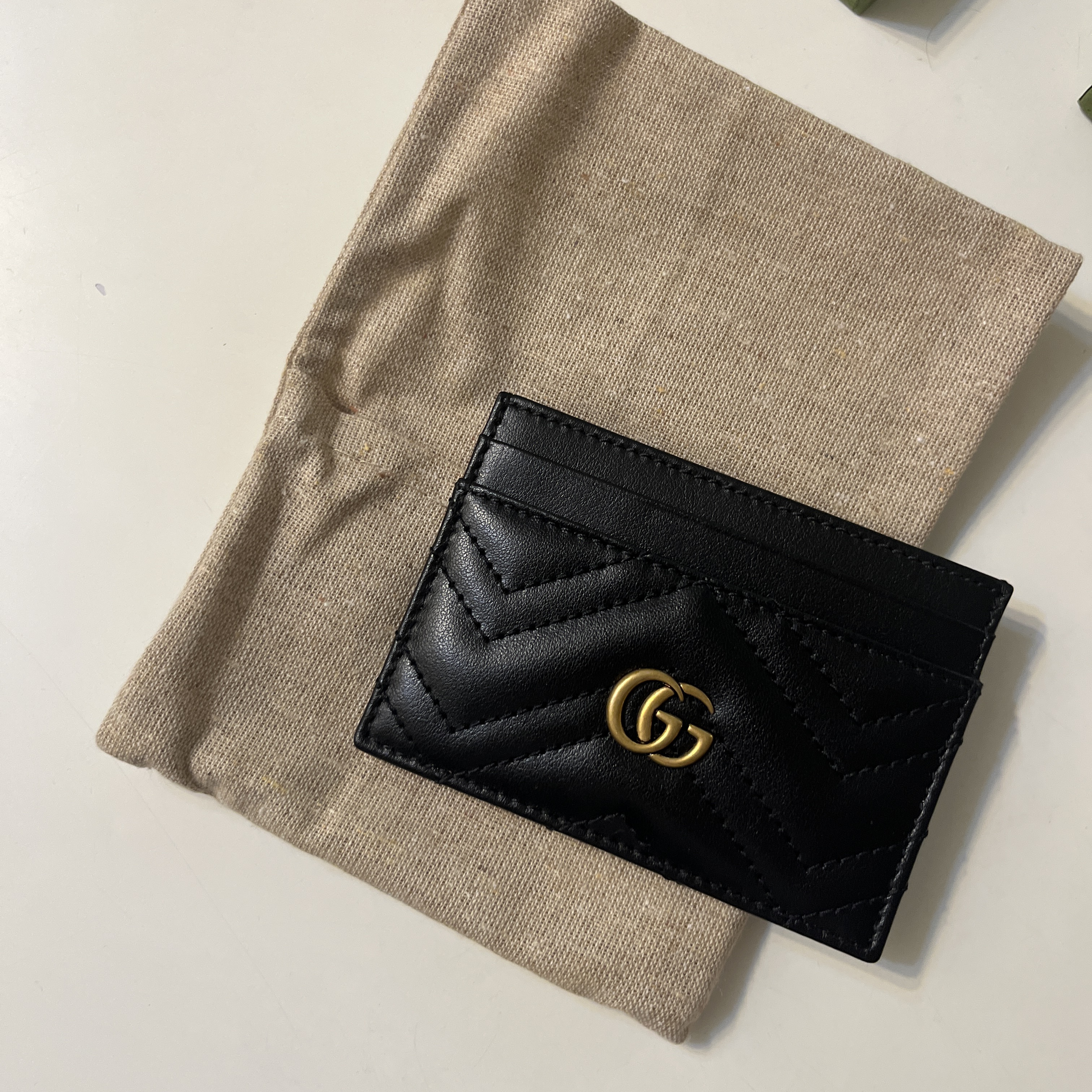 Gucci GG Marmont Card Case Black 착용 스타일