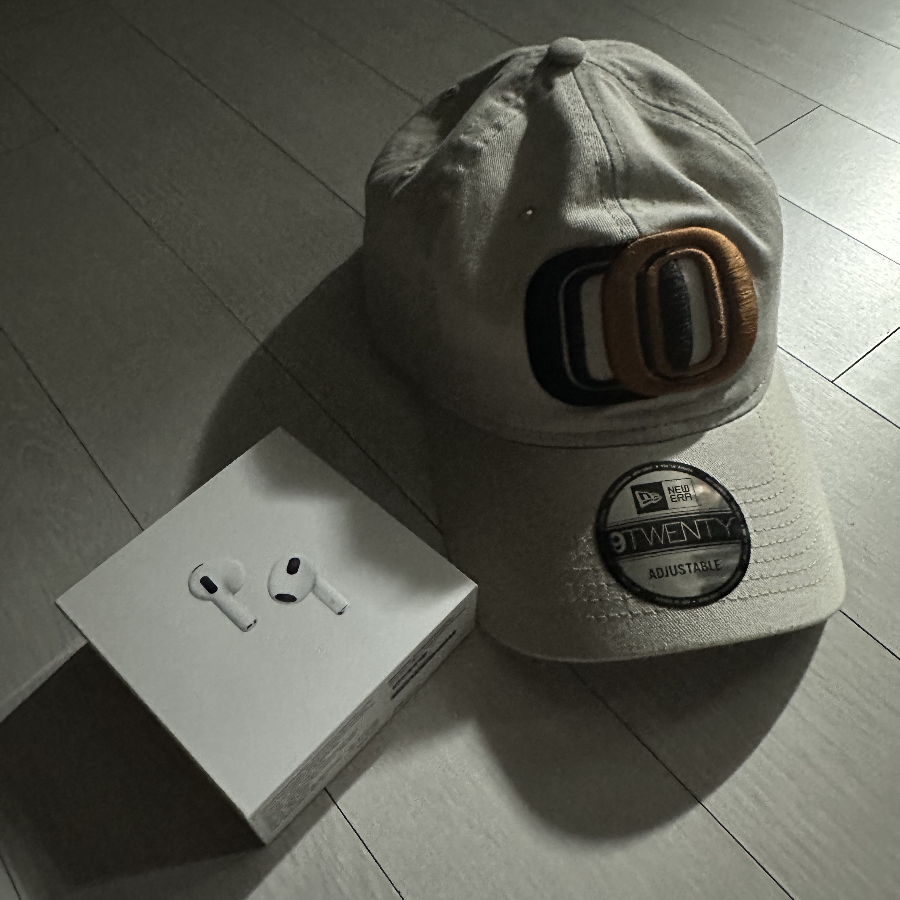 Apple Airpods 3rd Gen with MagSafe Charging Case (Korean Ver.), Otto 958 Double O Hat Crema 착용 스타일