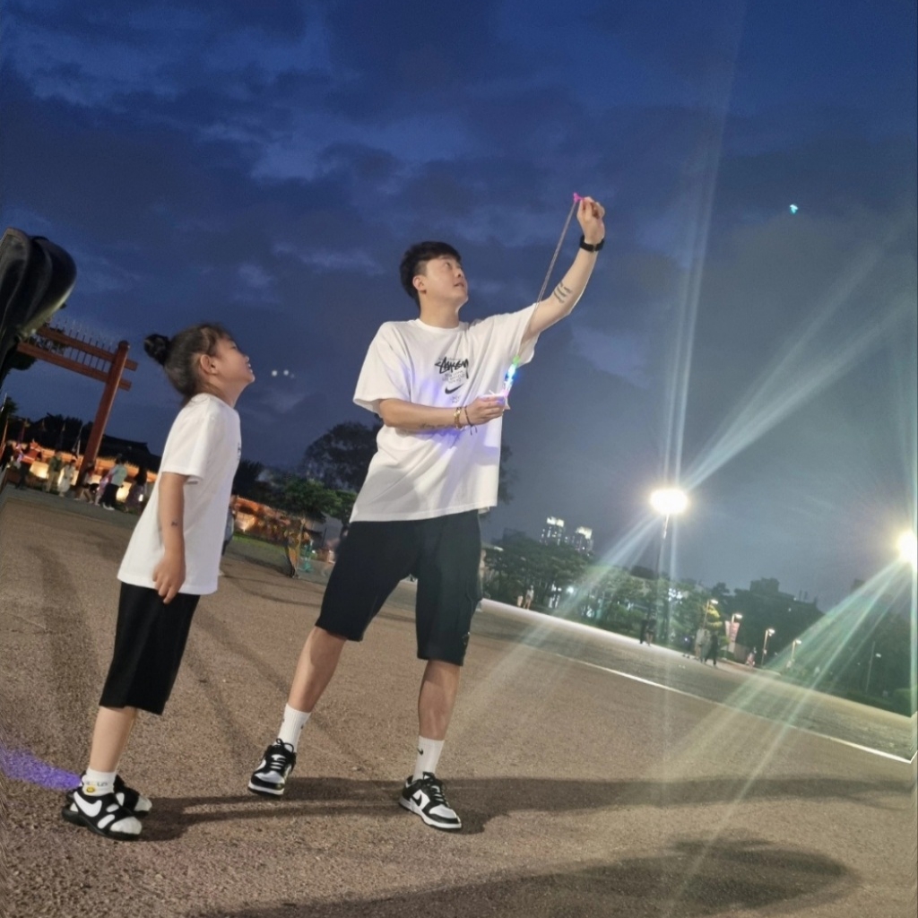Nike x Stussy WT T-Shirt White - US/EU, C.P. Company Light Fleece Shorts Black - 23SS 착용 스타일 - 1