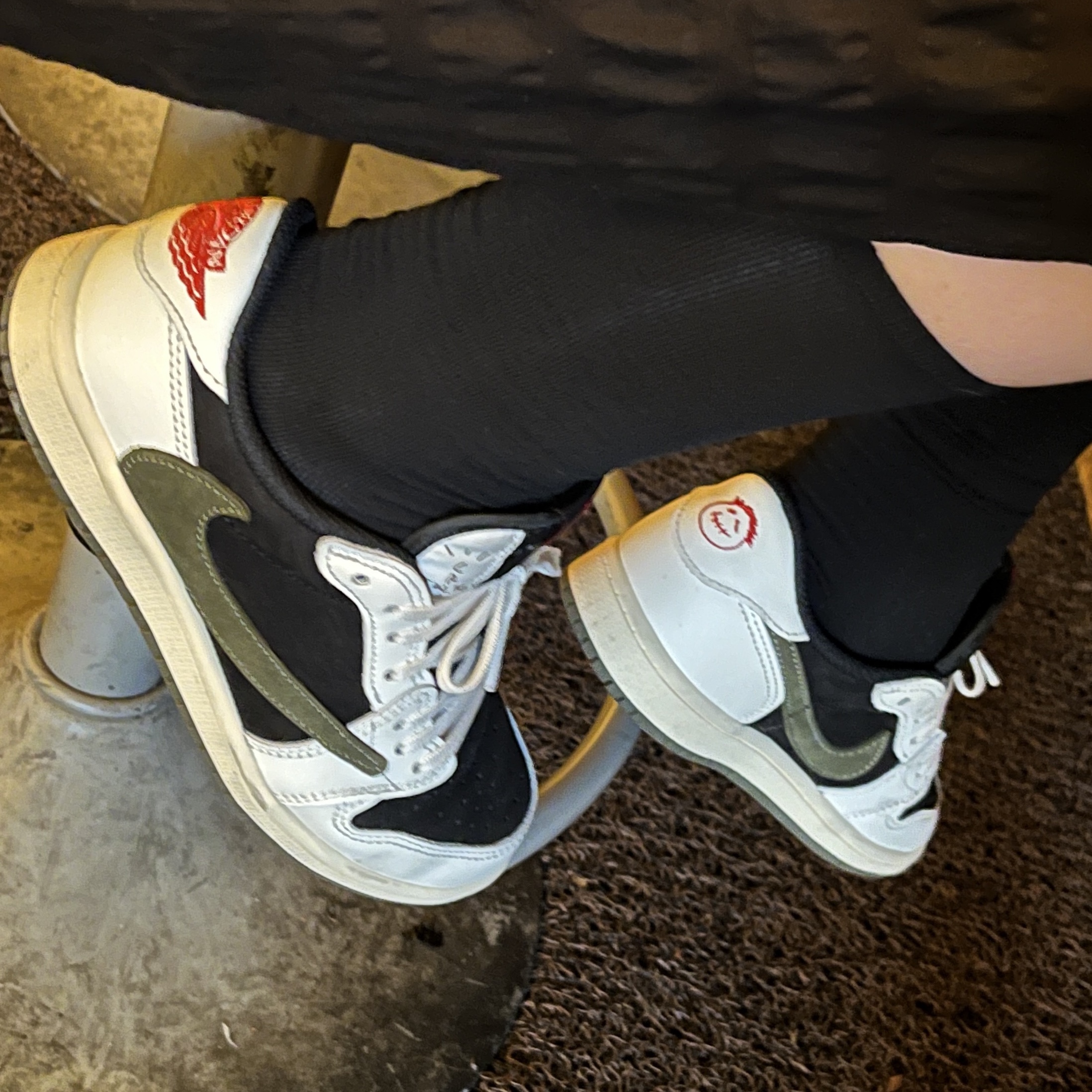 (PS) Jordan 1 x Travis Scott Retro Low OG SP Medium Olive 착용 스타일