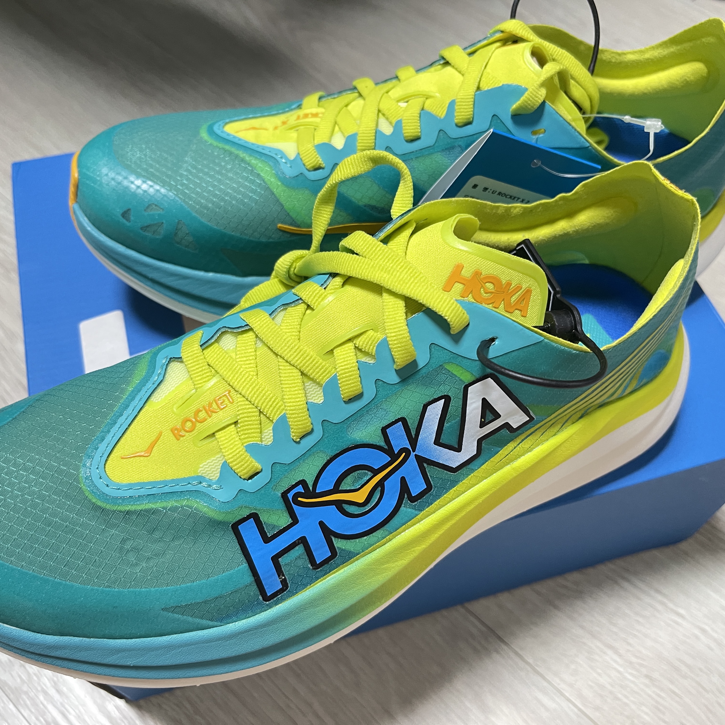 Hoka Rocket X 2 Ceramic Evening Primrose 착용 스타일