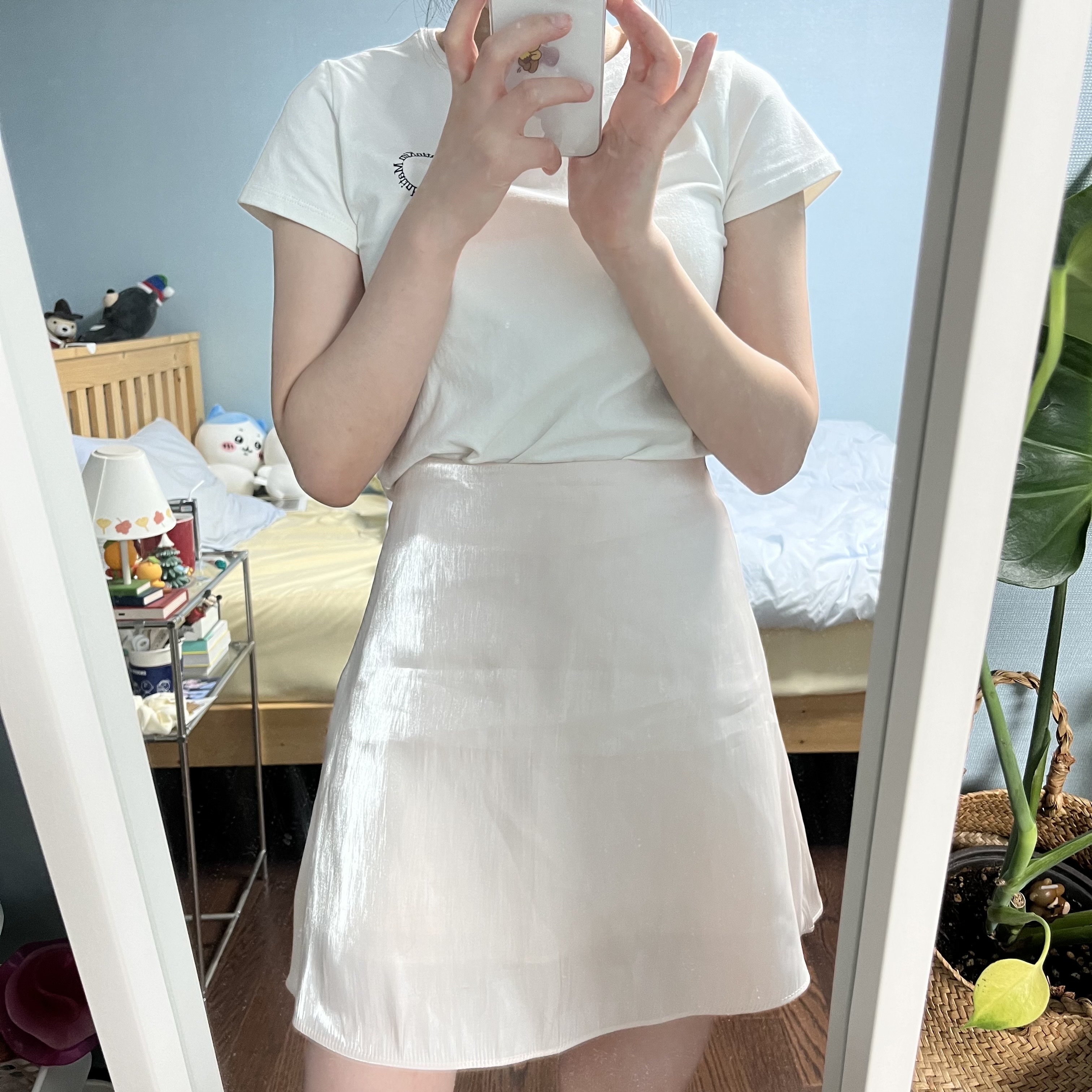 (W) Matin Kim Circle Logo Crop Top White 착용 스타일 - 1