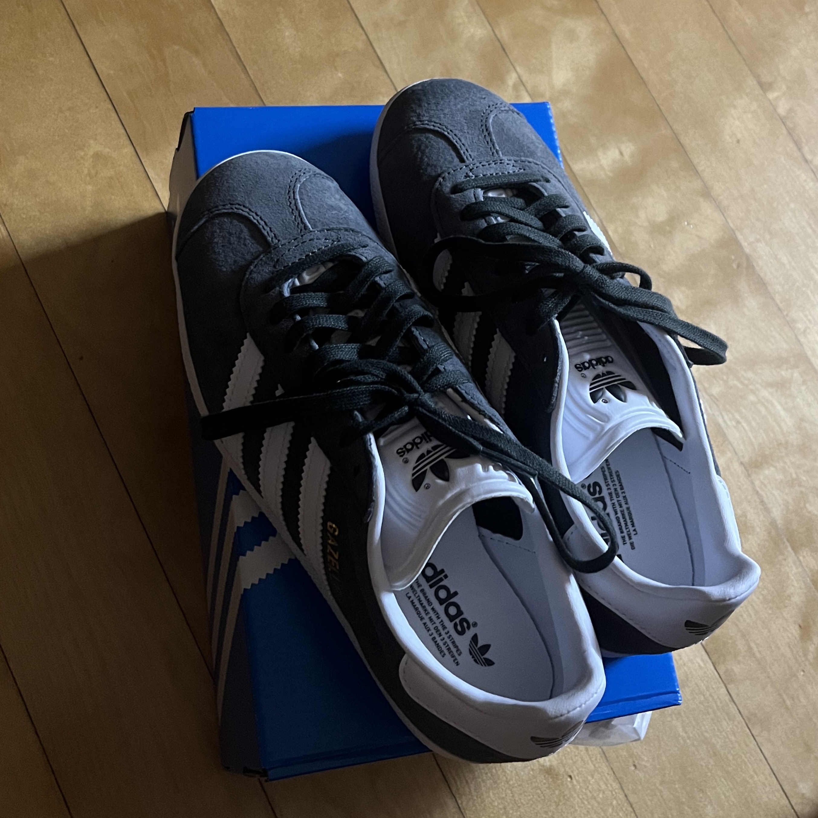 Adidas Gazelle Solid Grey 착용 스타일