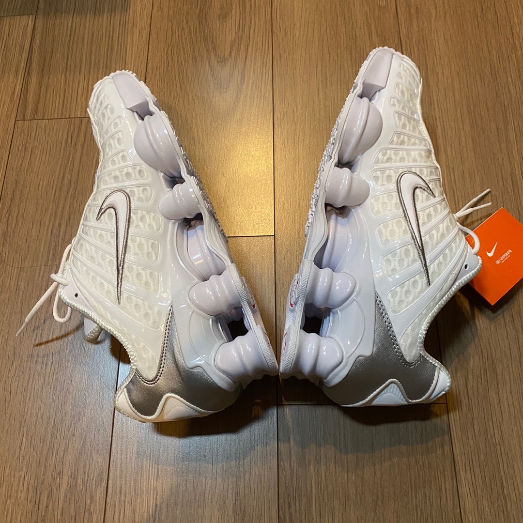 (W) Nike Shox TL White and Max Orange 착용 스타일 - 3