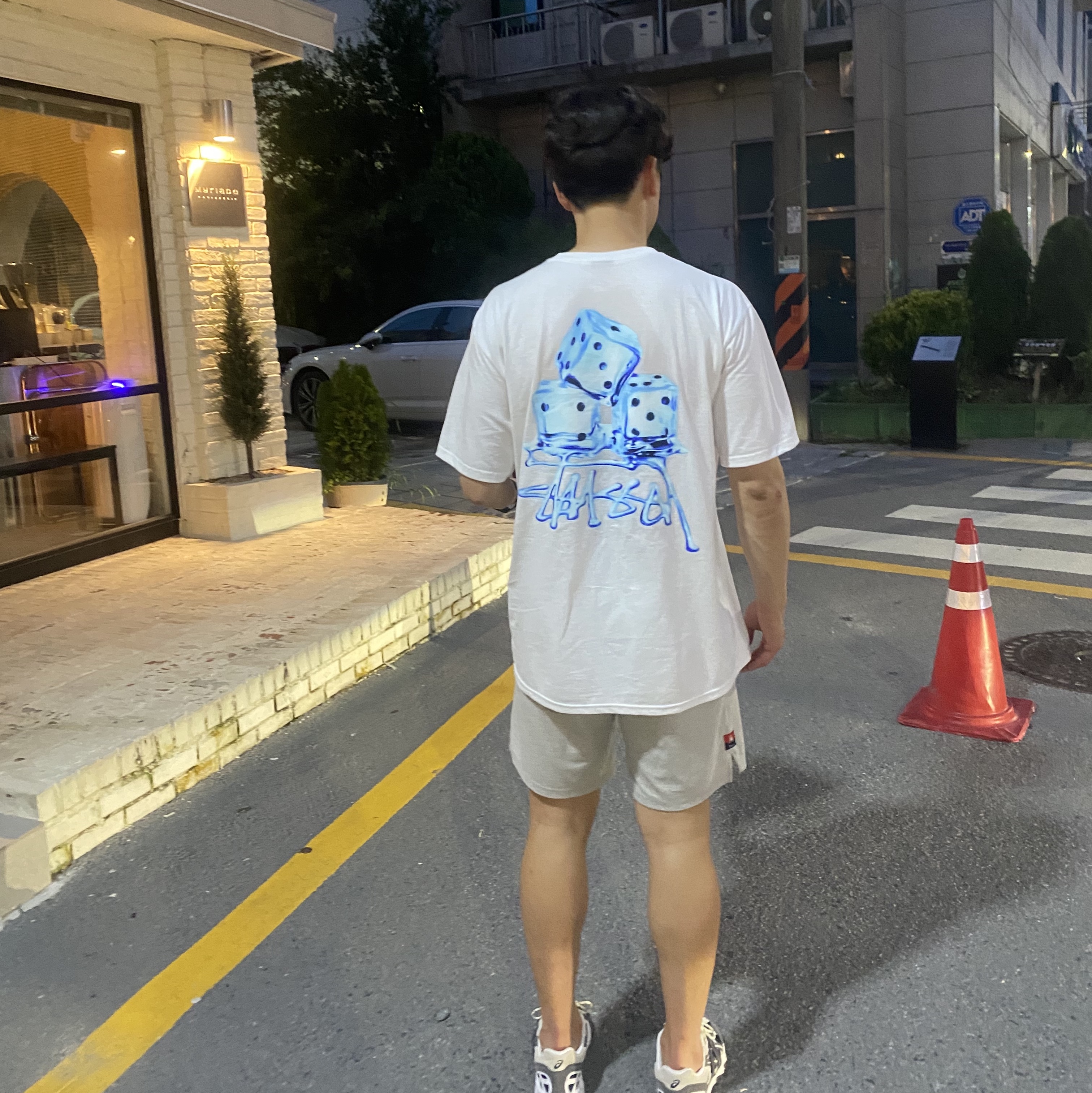 Stussy Melted T-Shirt White 착용 스타일 - 2