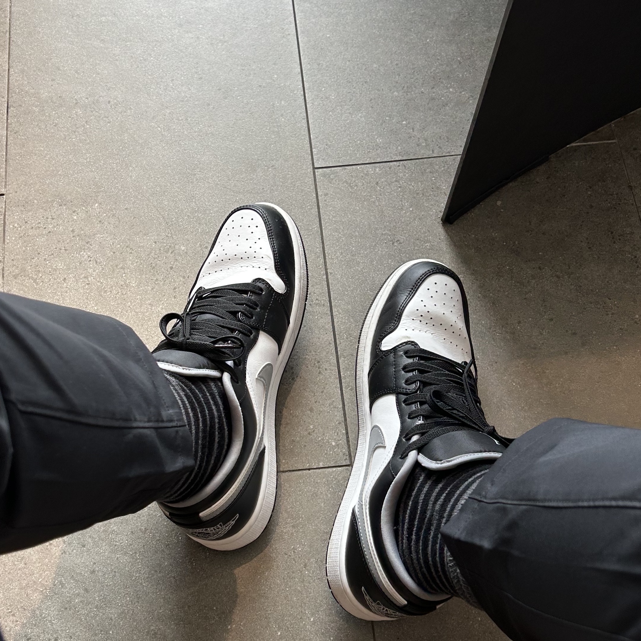 Jordan 1 Low Black Particle Grey 착용 스타일