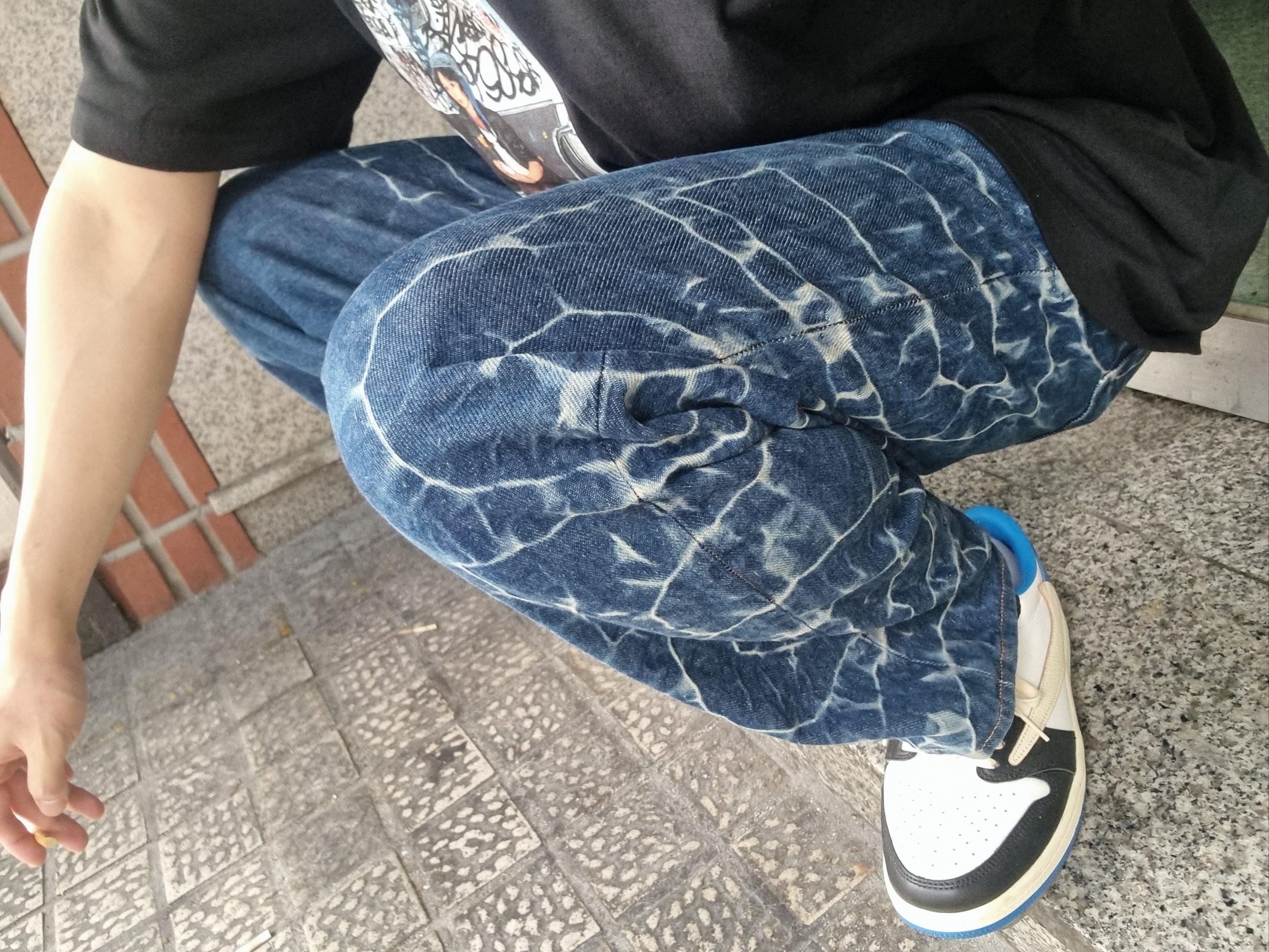 Supreme x Lady Pink T-Shirt Black - 21FW, Supreme Shibori Loose Fit Jean Rigid Indigo - 23SS 착용 스타일