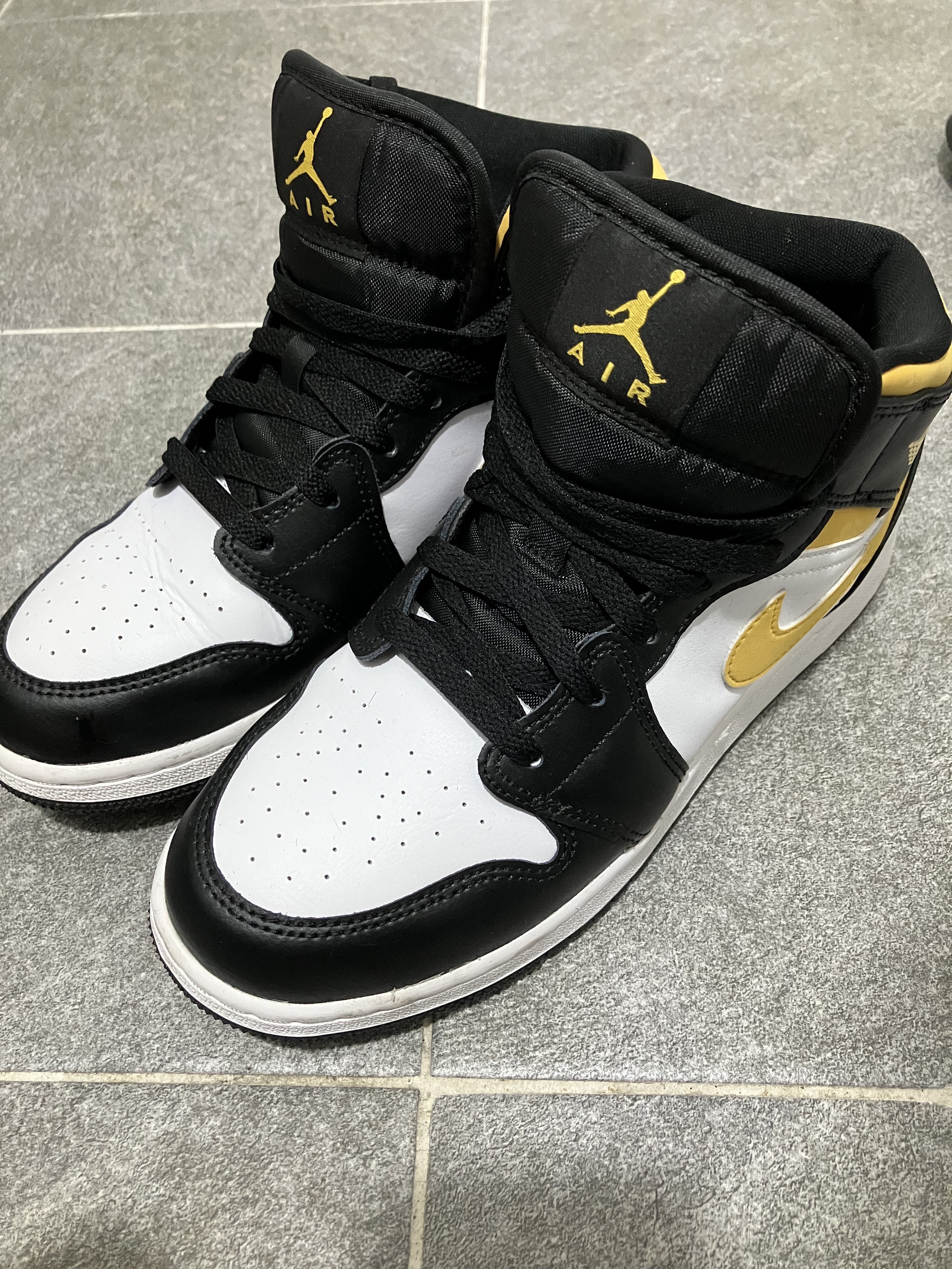 Jordan 1 Mid Pollen 착용 스타일