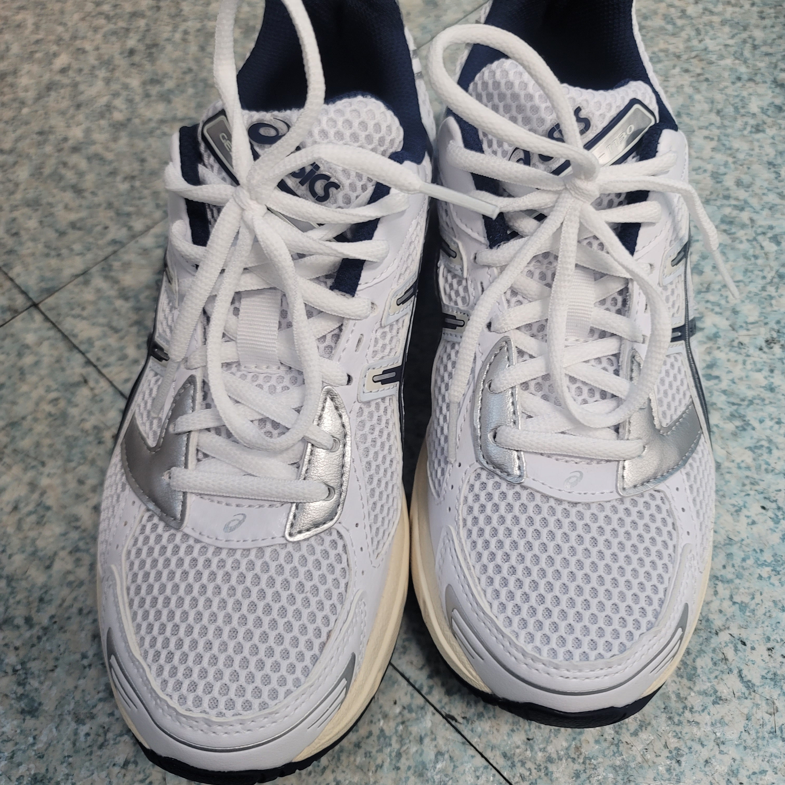 (W) Asics Gel-1130 White Midnight 착용 스타일 - 1